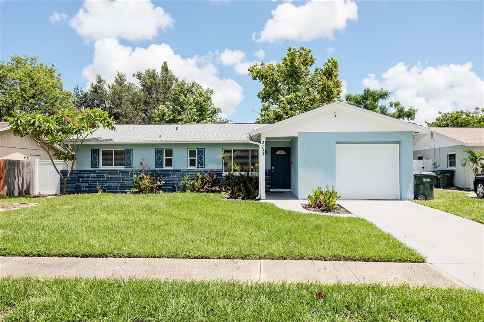 Front of home with garage and driveway