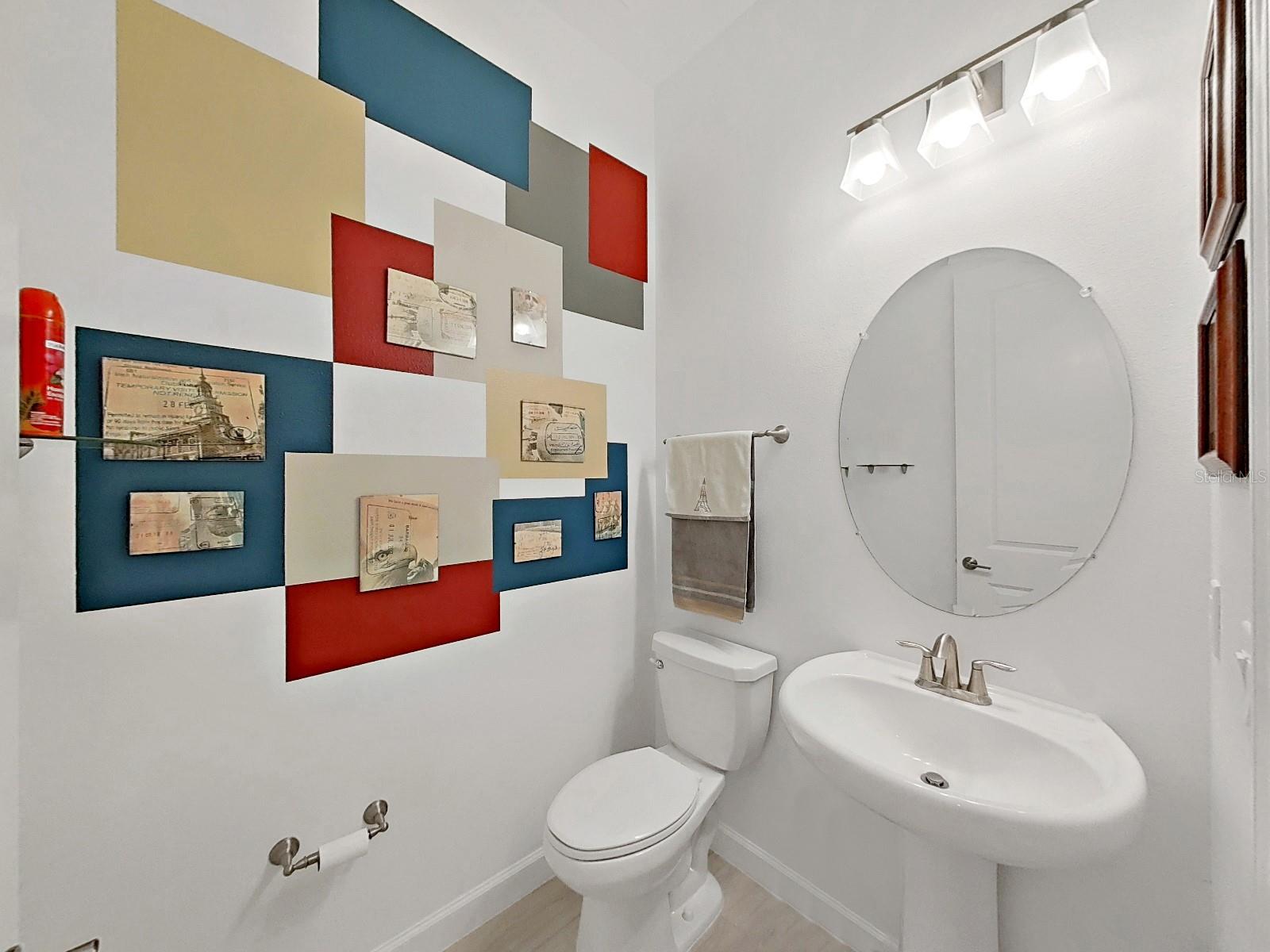 Guest 1/2 Bath