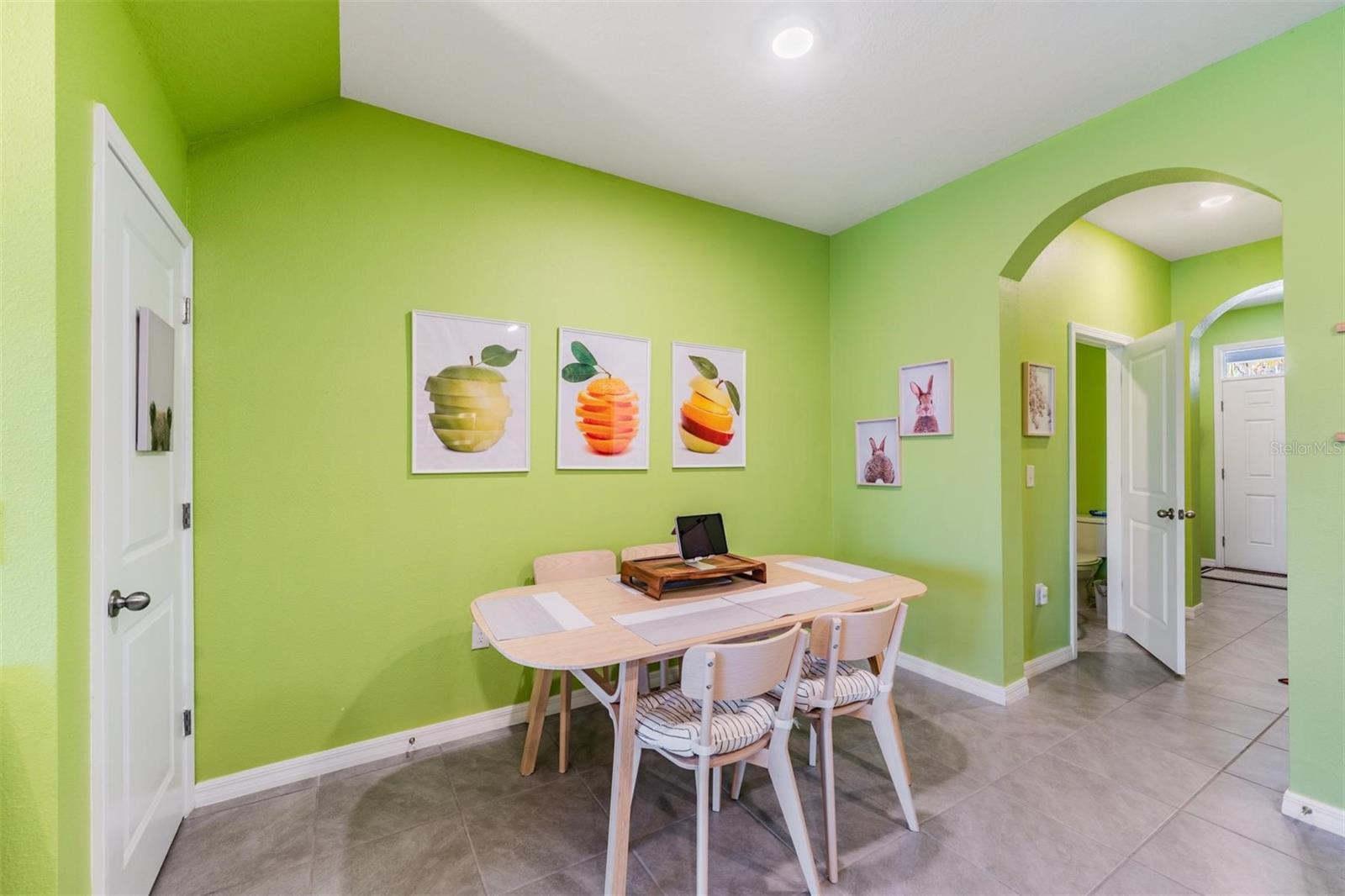 Entry and foyer lead to open floorplan