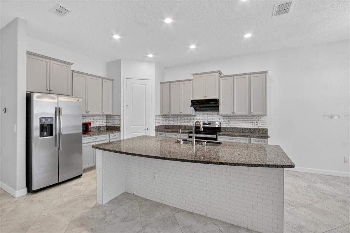 2781 hilliard dr weseley chapel FL 33543