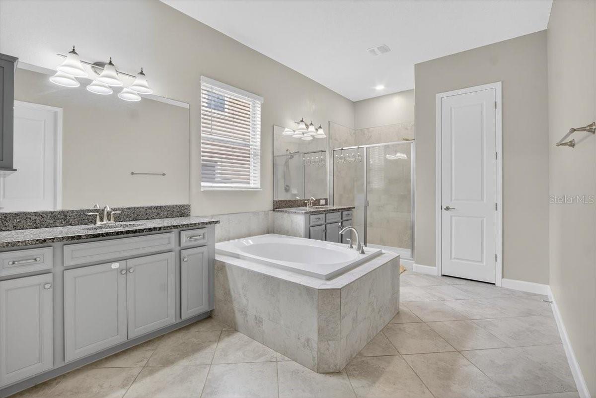2781 hilliard dr weseley chapel FL 33543