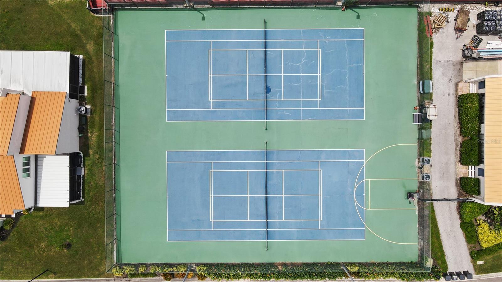 tennis/pickle ball courts