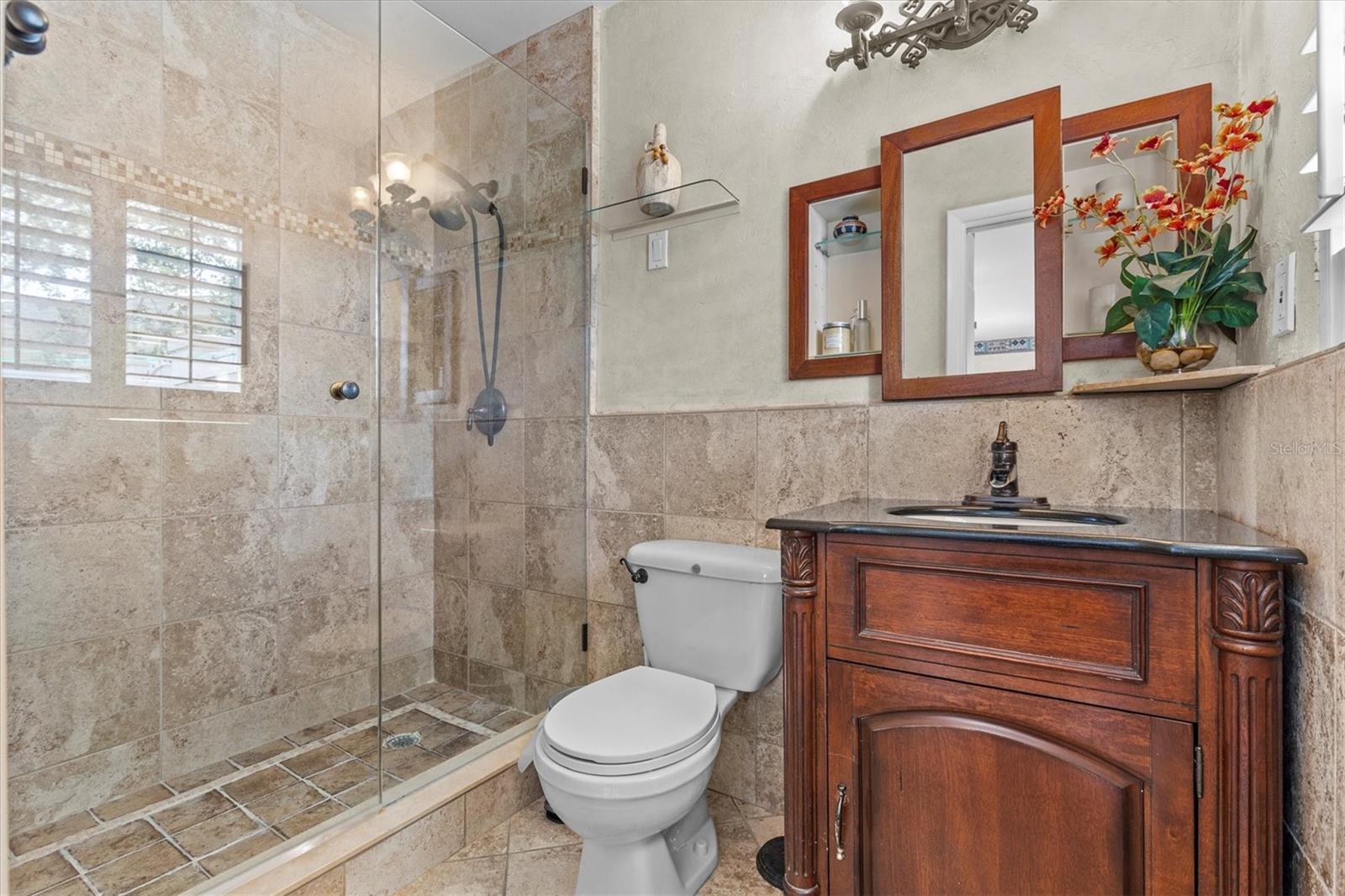 2nd full bath in Primary