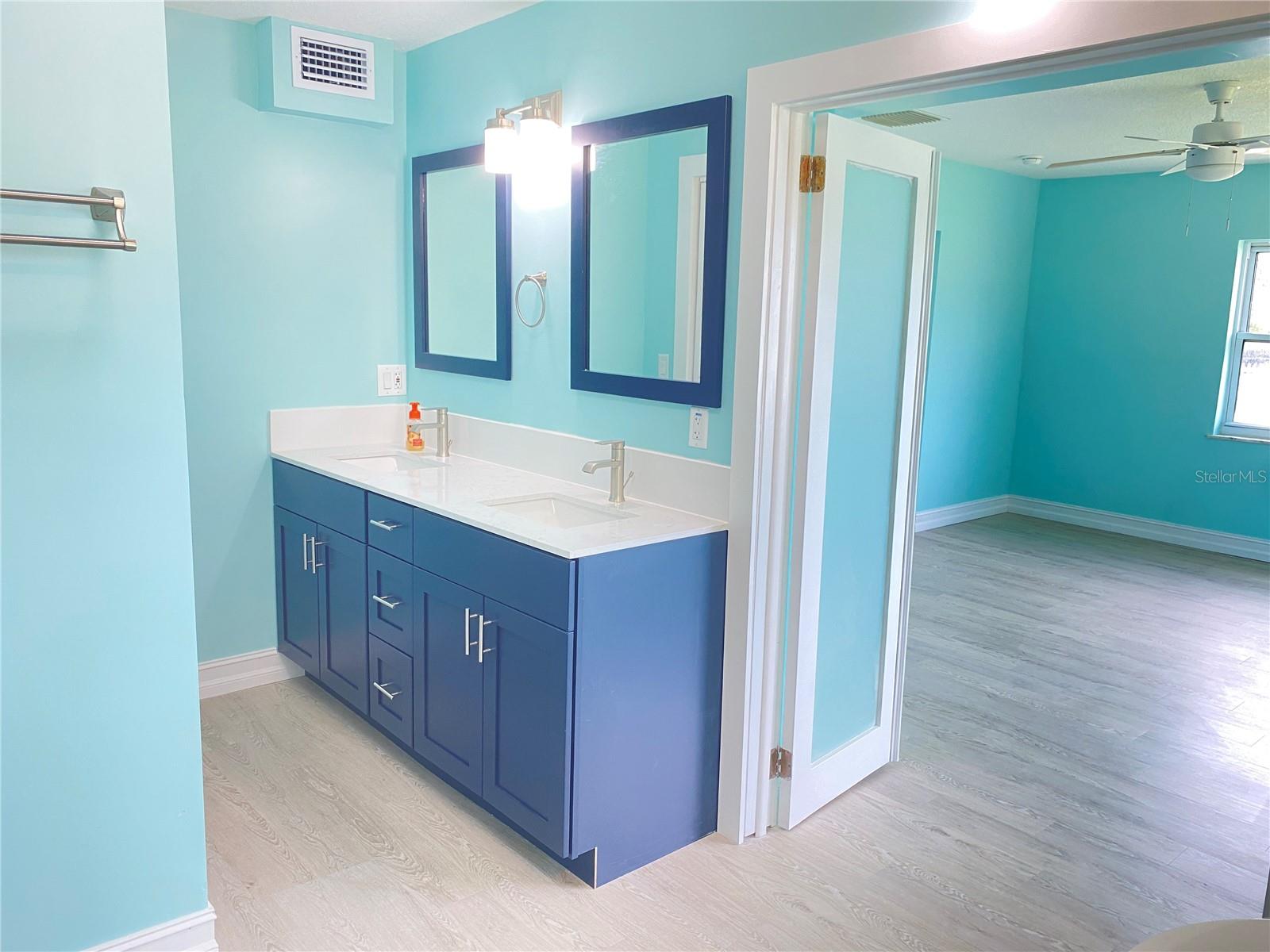 Ensuite bath with dual sinks