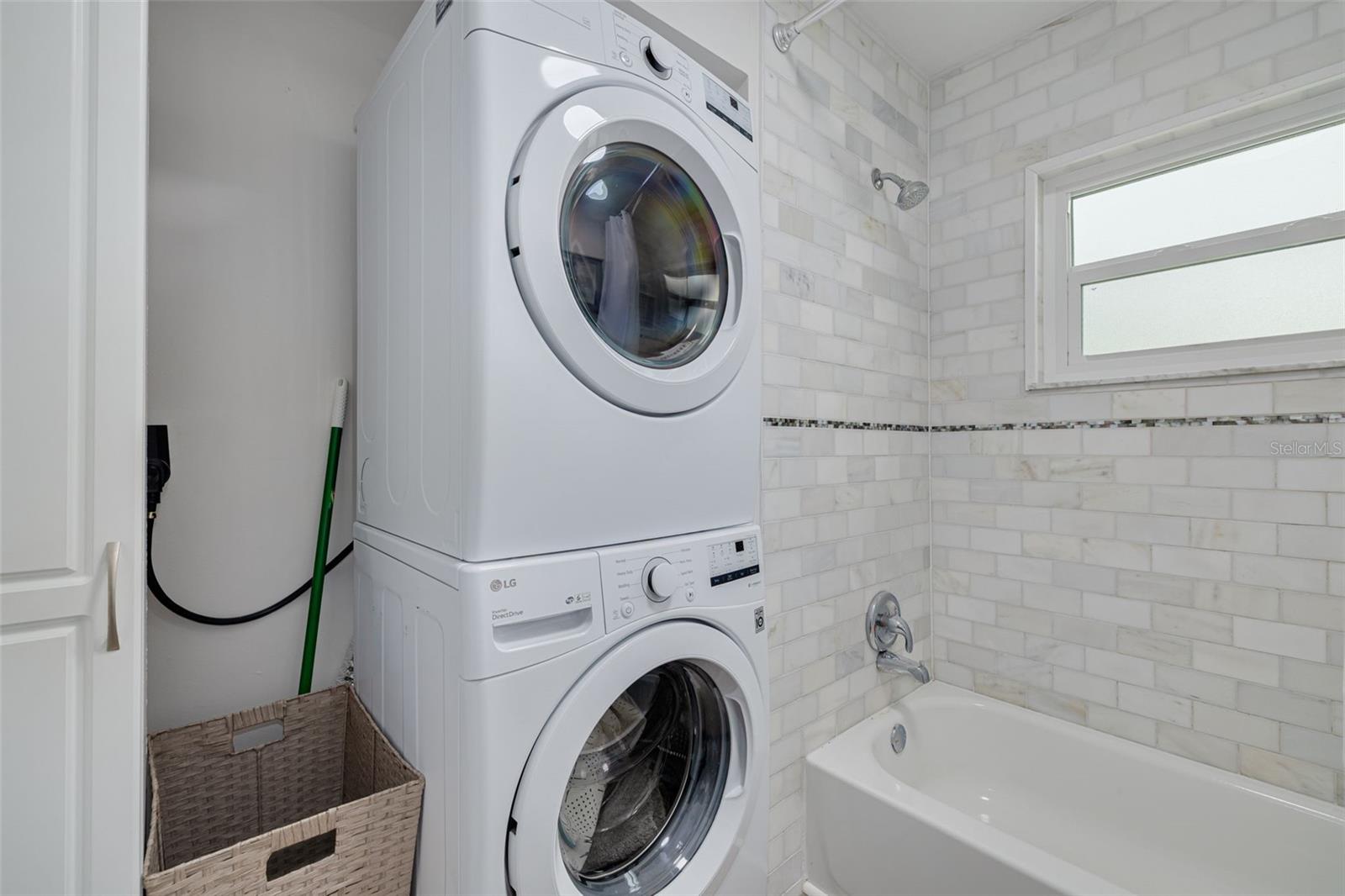 Washer and Dryer hook up's inside!!