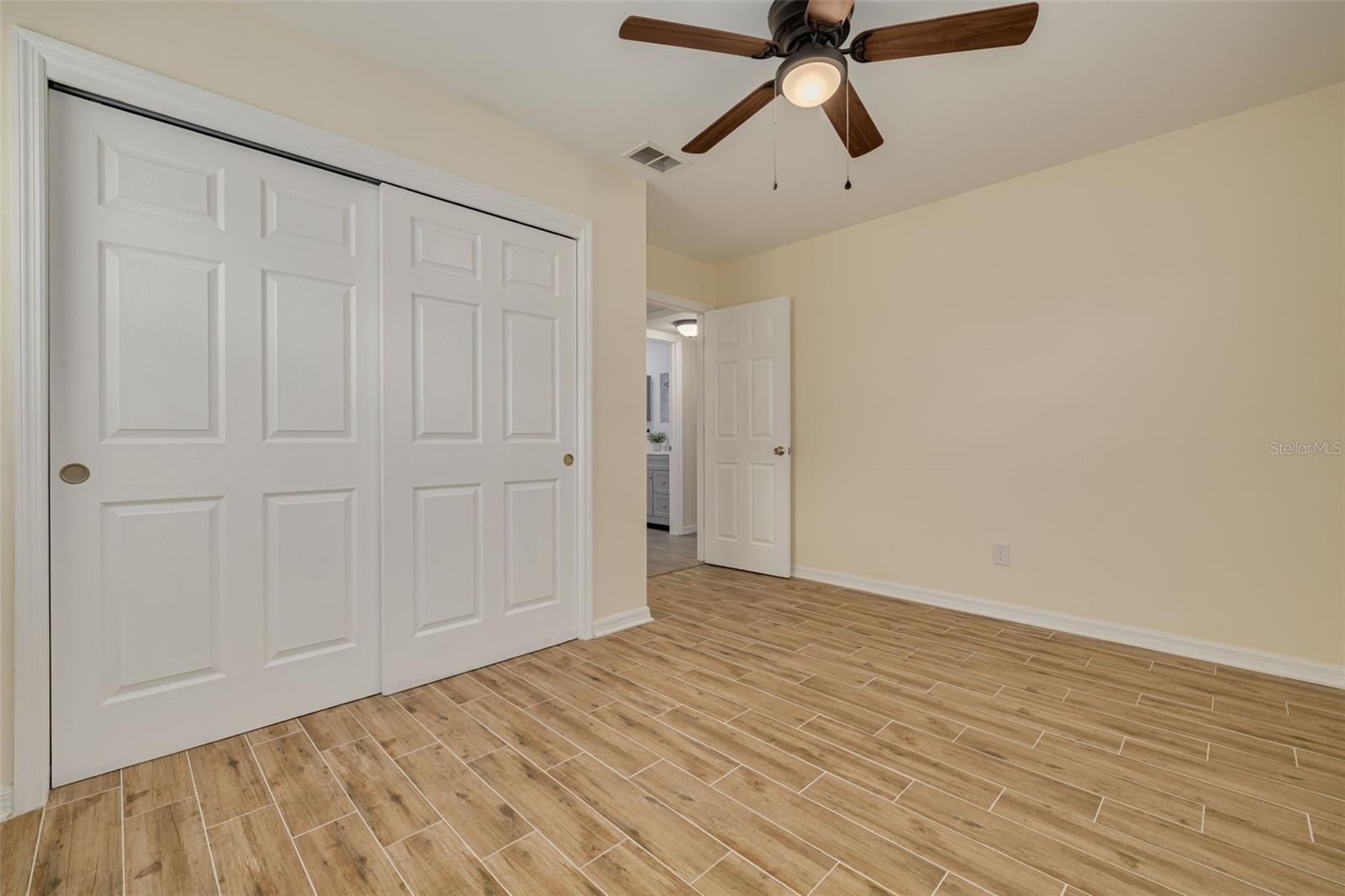 has a Fan and 2 closets