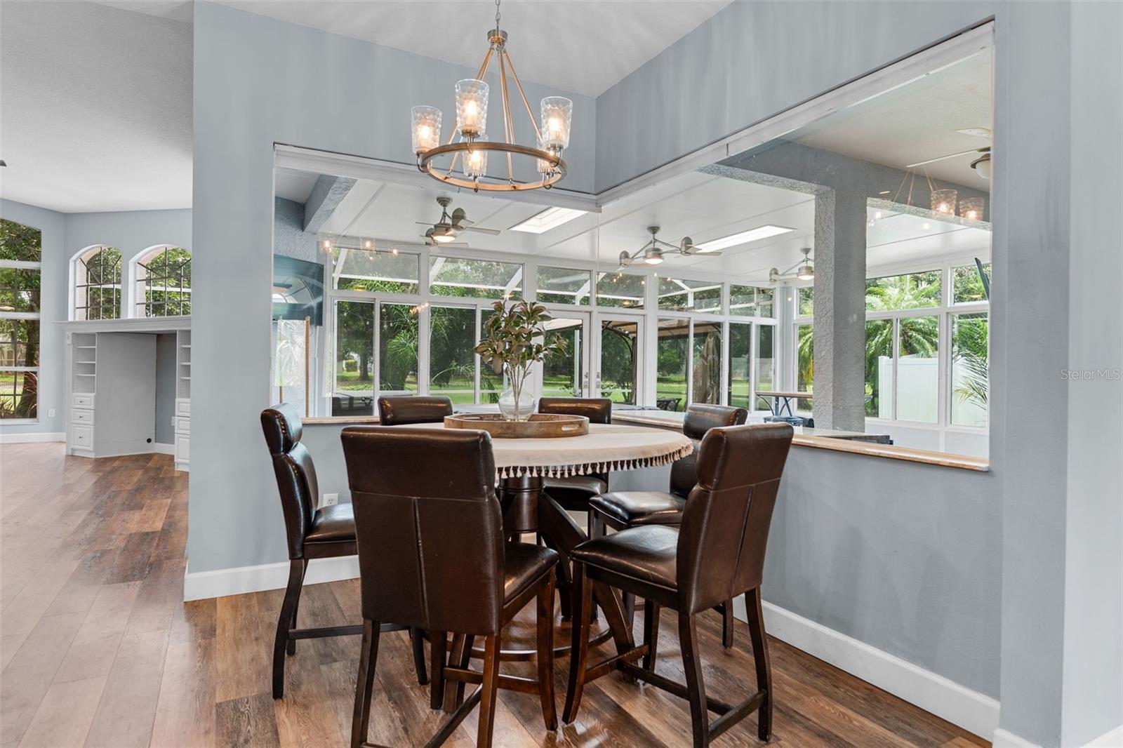 Breakfast Nook - Table Stays