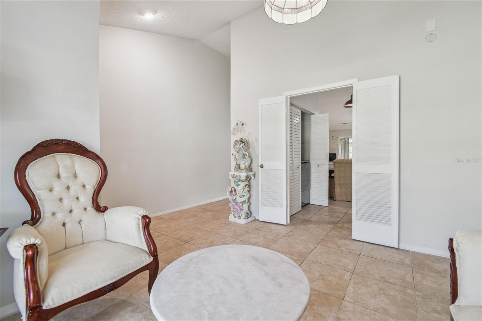 Office/living room-Angle 3