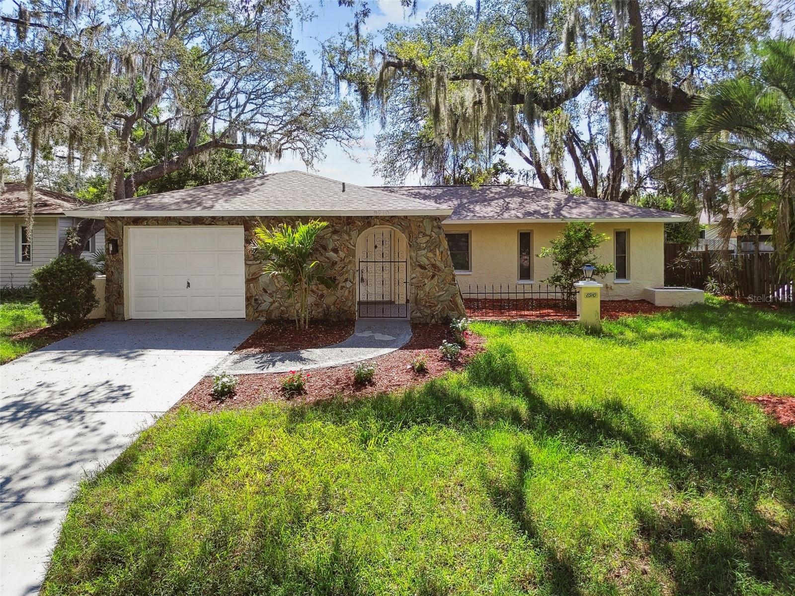 8910 Elm Leaf Ct, Port Richey, FL. 34668