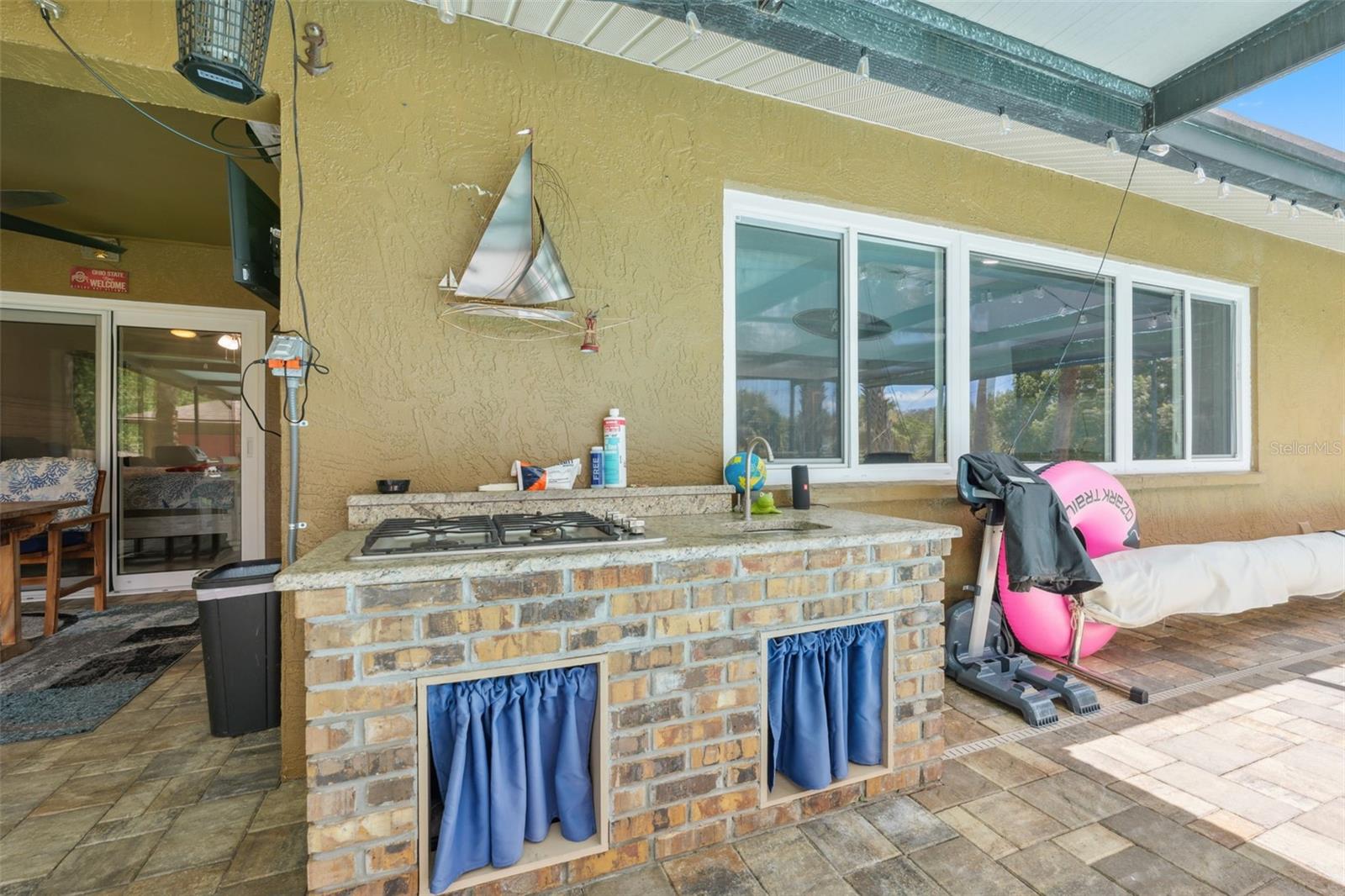 Outdoor Kitchen