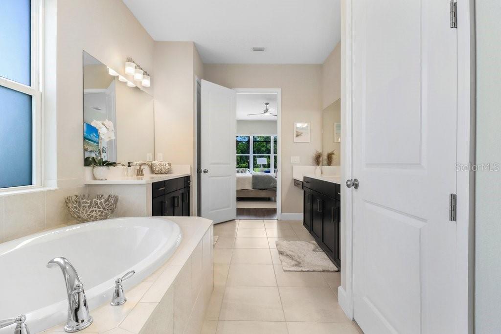 1st Floor Master En Suite