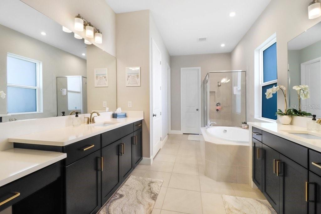 1st Floor Master En Suite