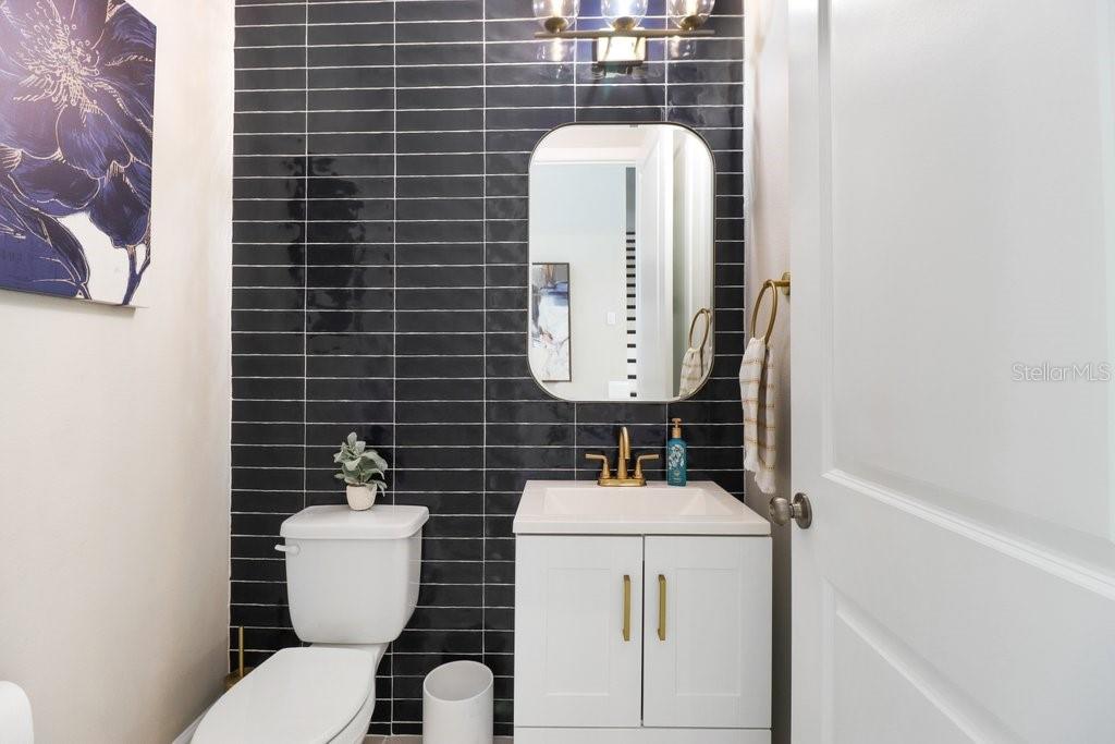 1/2 Bath