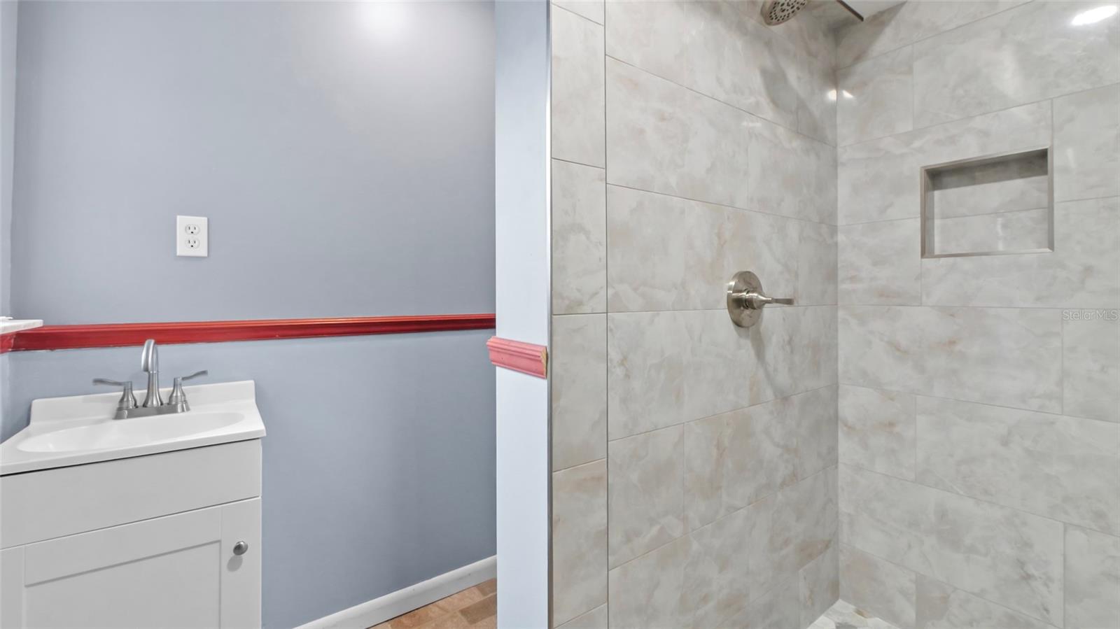 Second floor bathroom 4