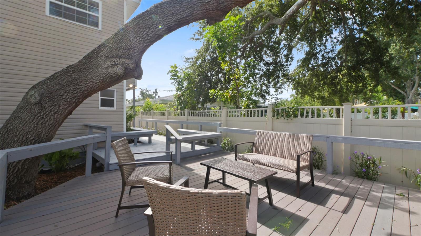 Spacious patio with trex decking