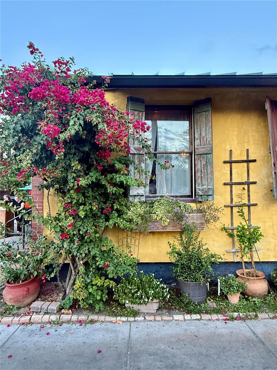 The famous Pia's Trattoria less than a mile away!