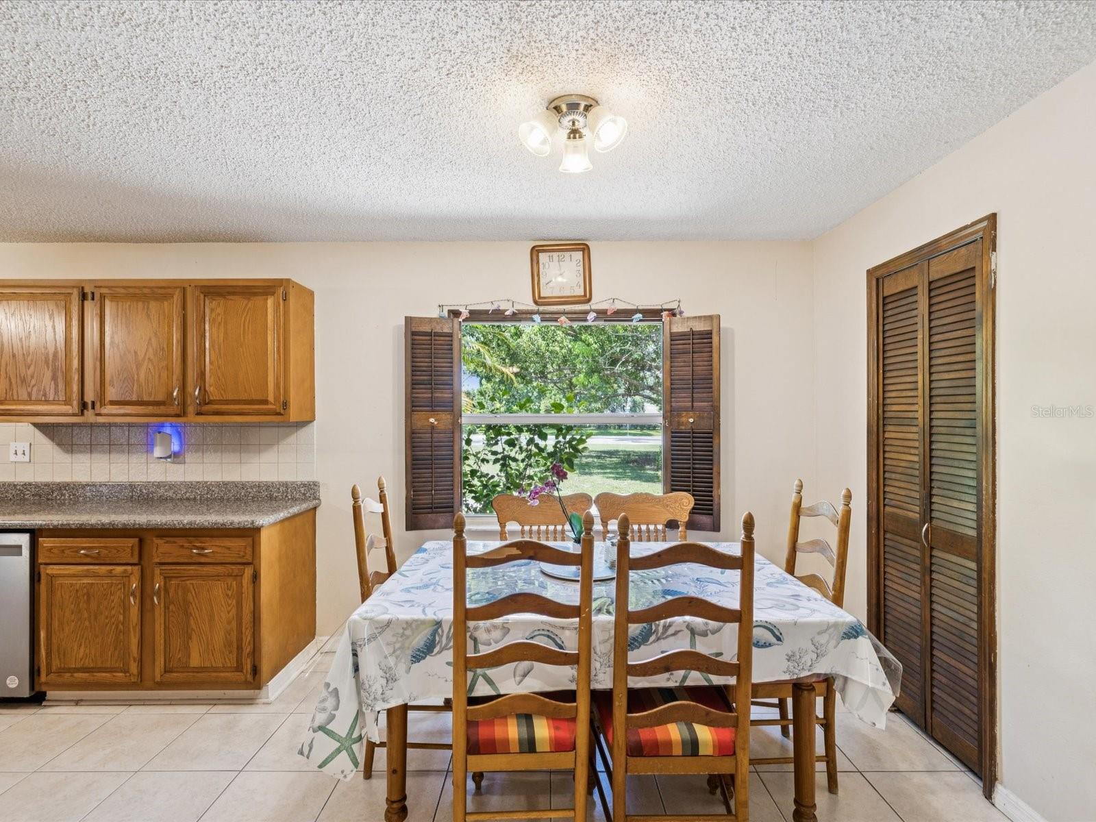 Breakfast nook 11 x 11