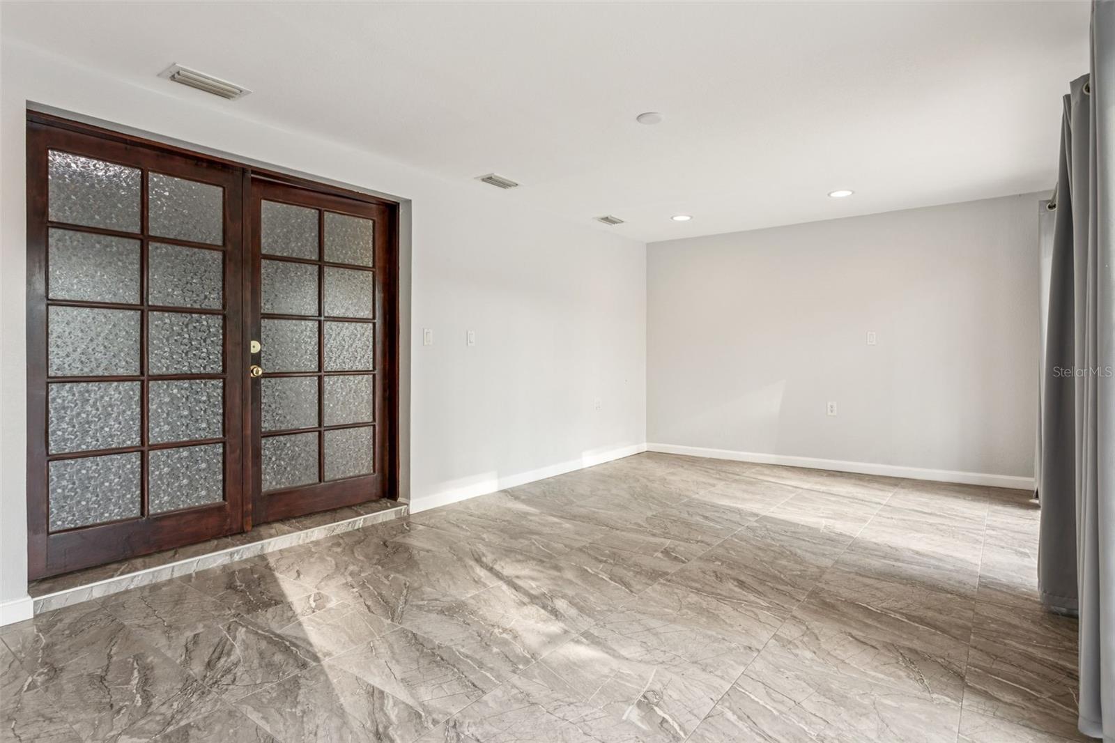 Private office or bonus room