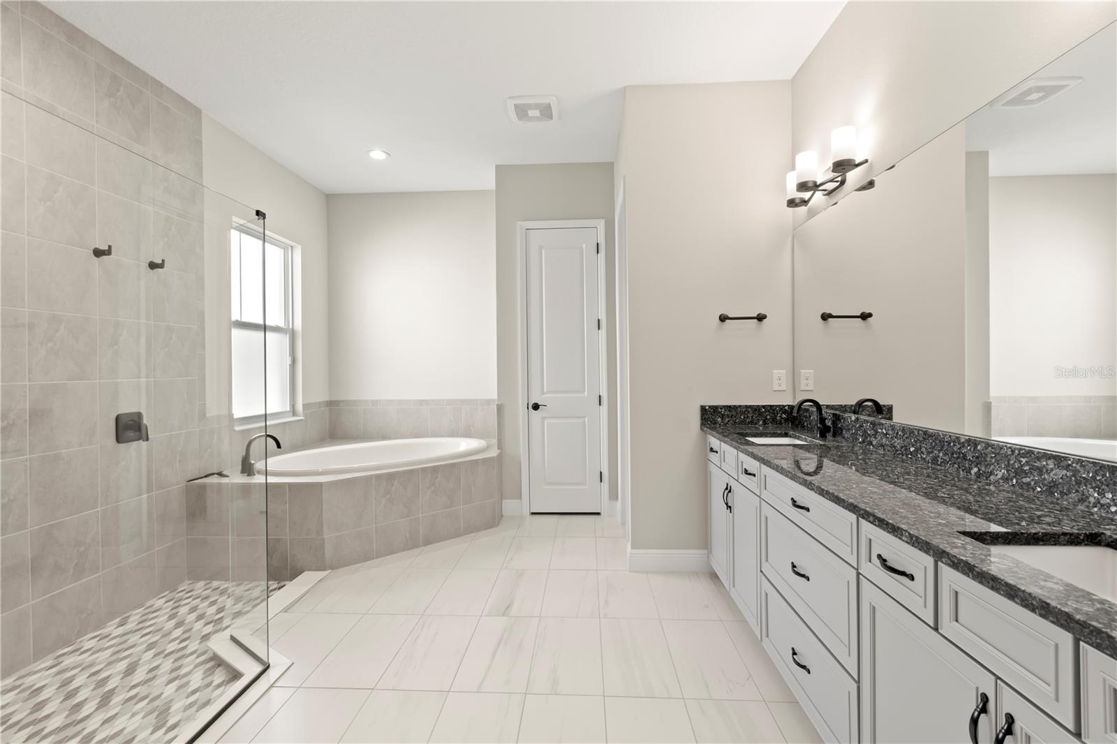 Primary En-Suite Bathroom