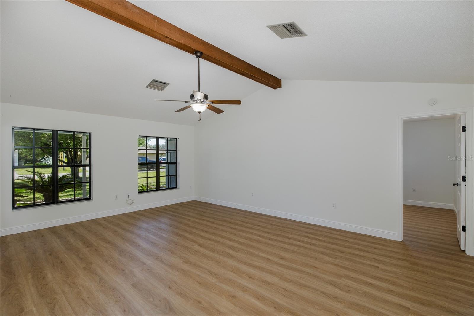 HUGE FAMILY ROOM