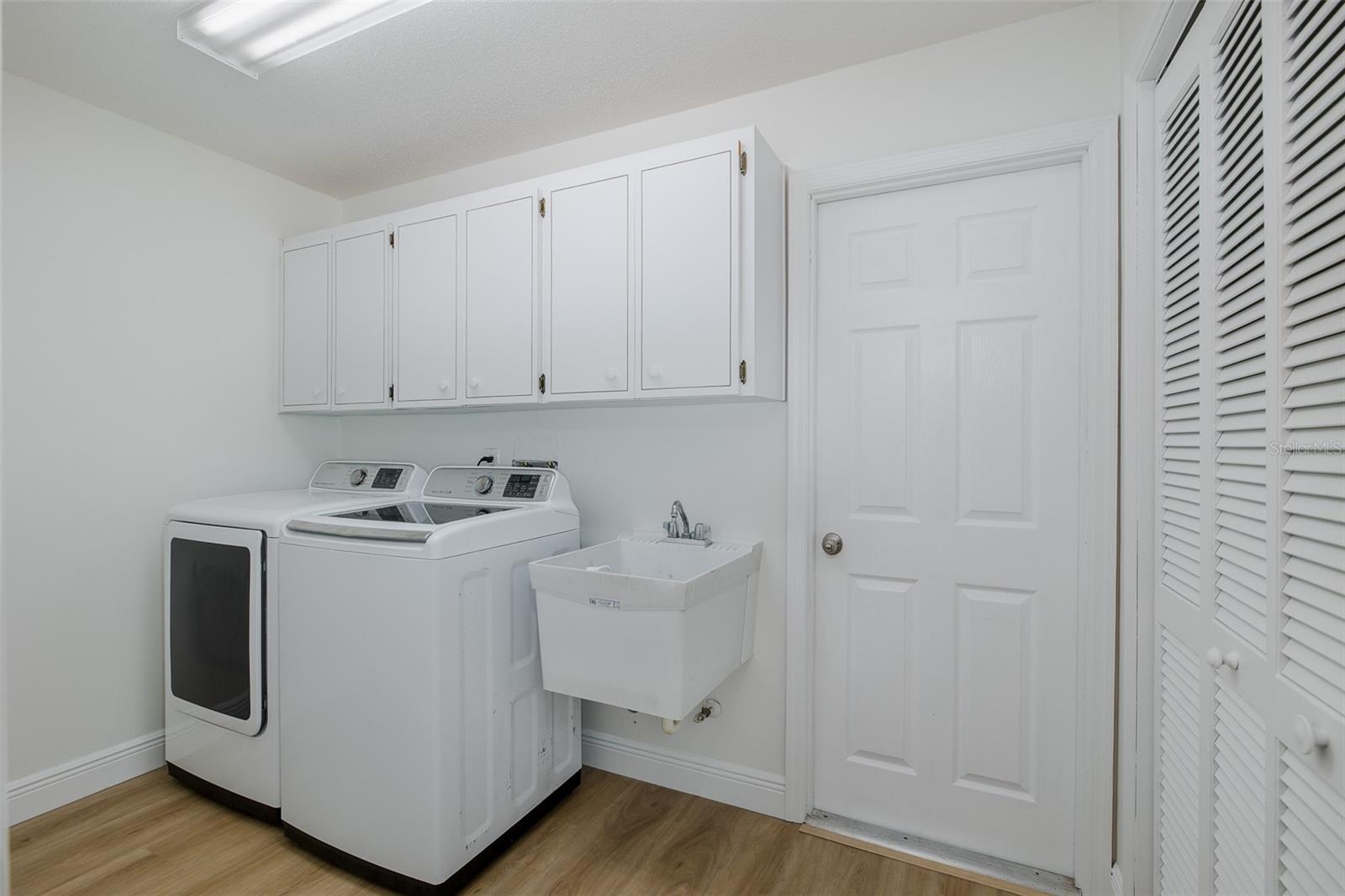 BIG LAUNRY ROOM WITH UTILITY SINK AND STORAGE