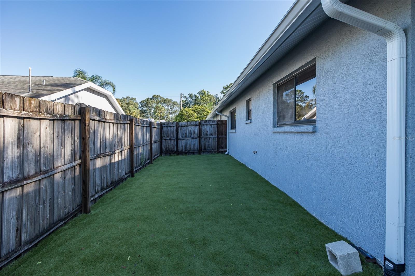 THIS TURF IS ON THE SIDE OF THE HOUSE