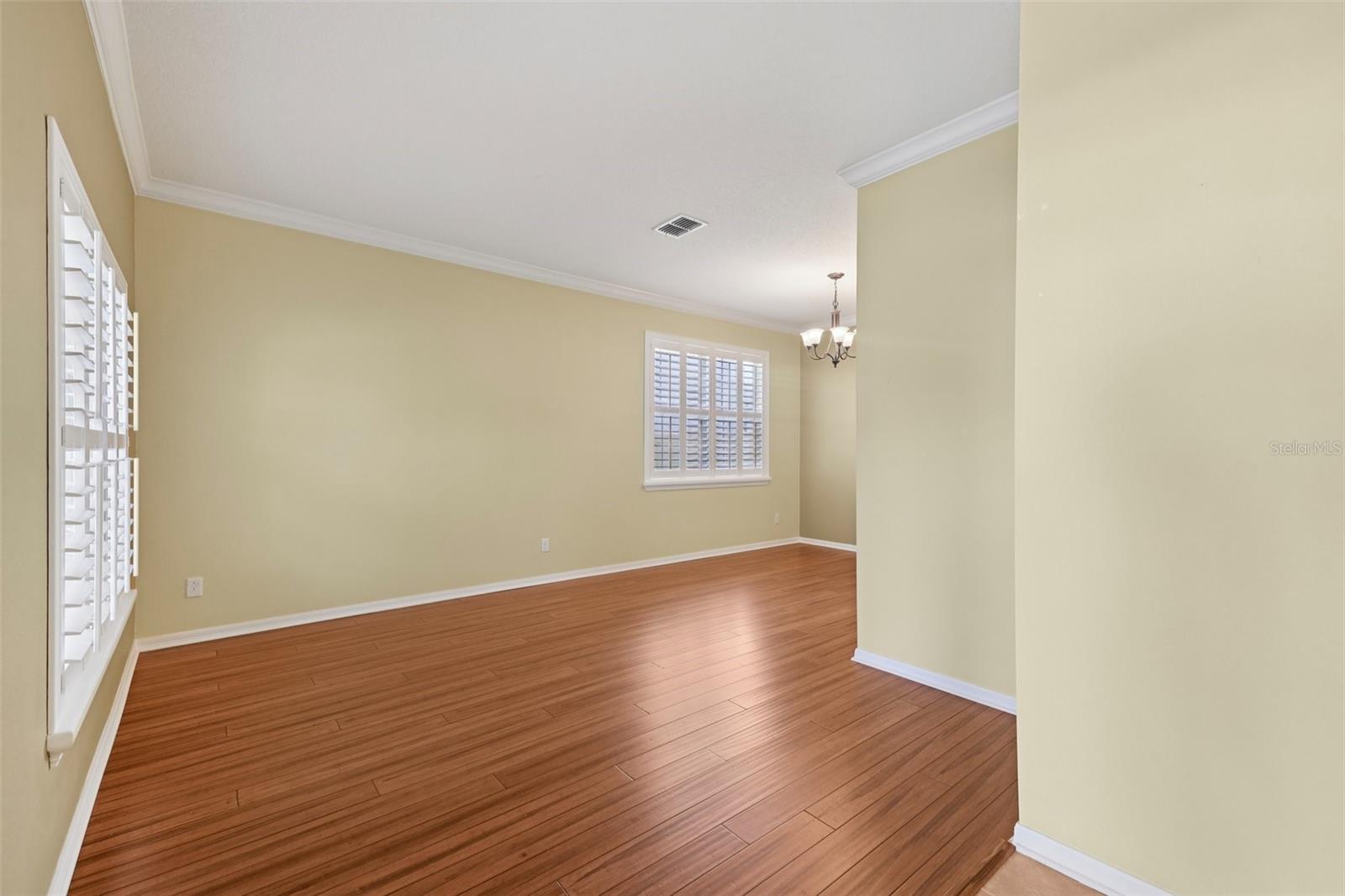 FOYER - DINING ROOM AREA