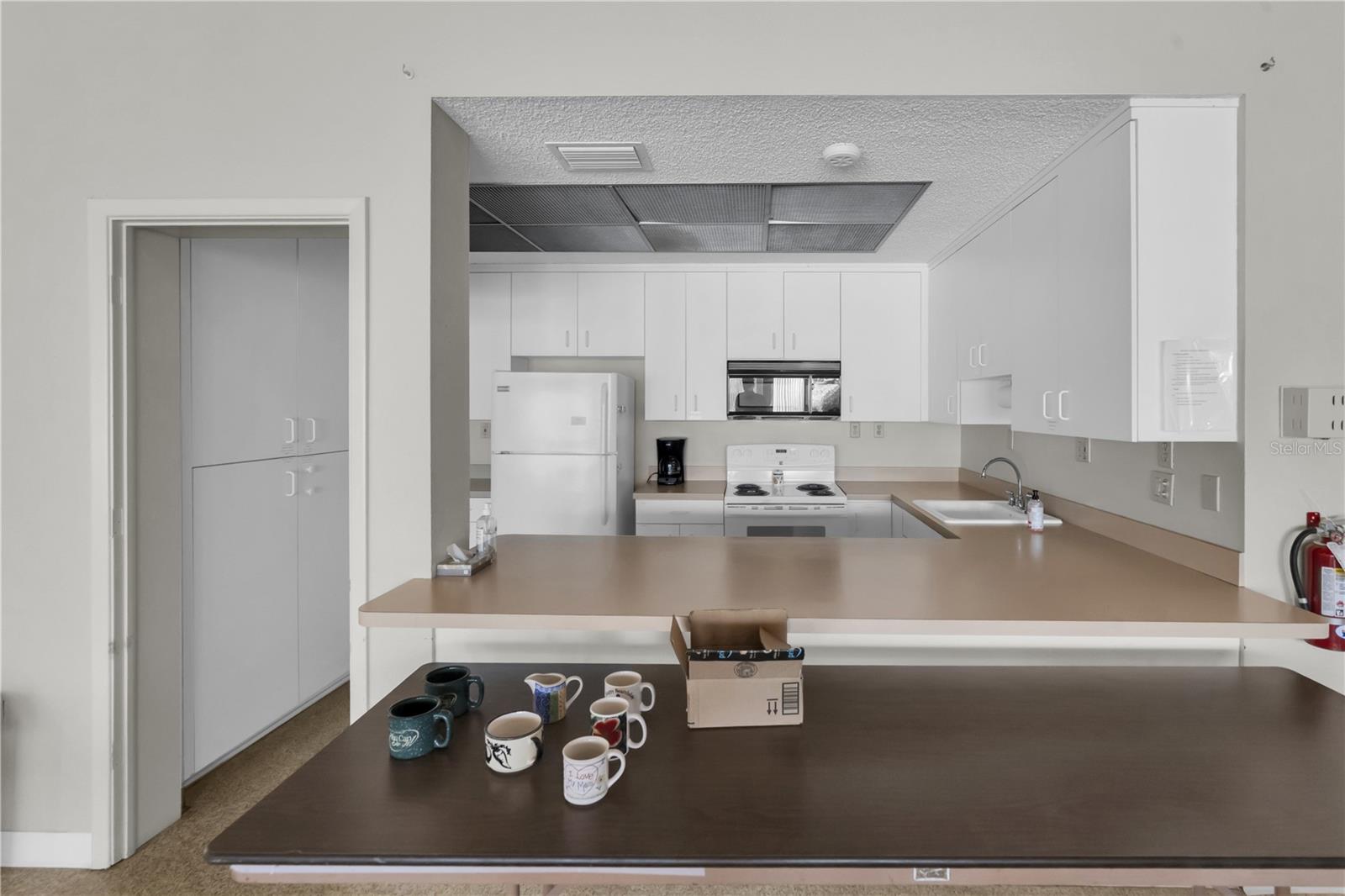 Clubhouse Full Kitchen