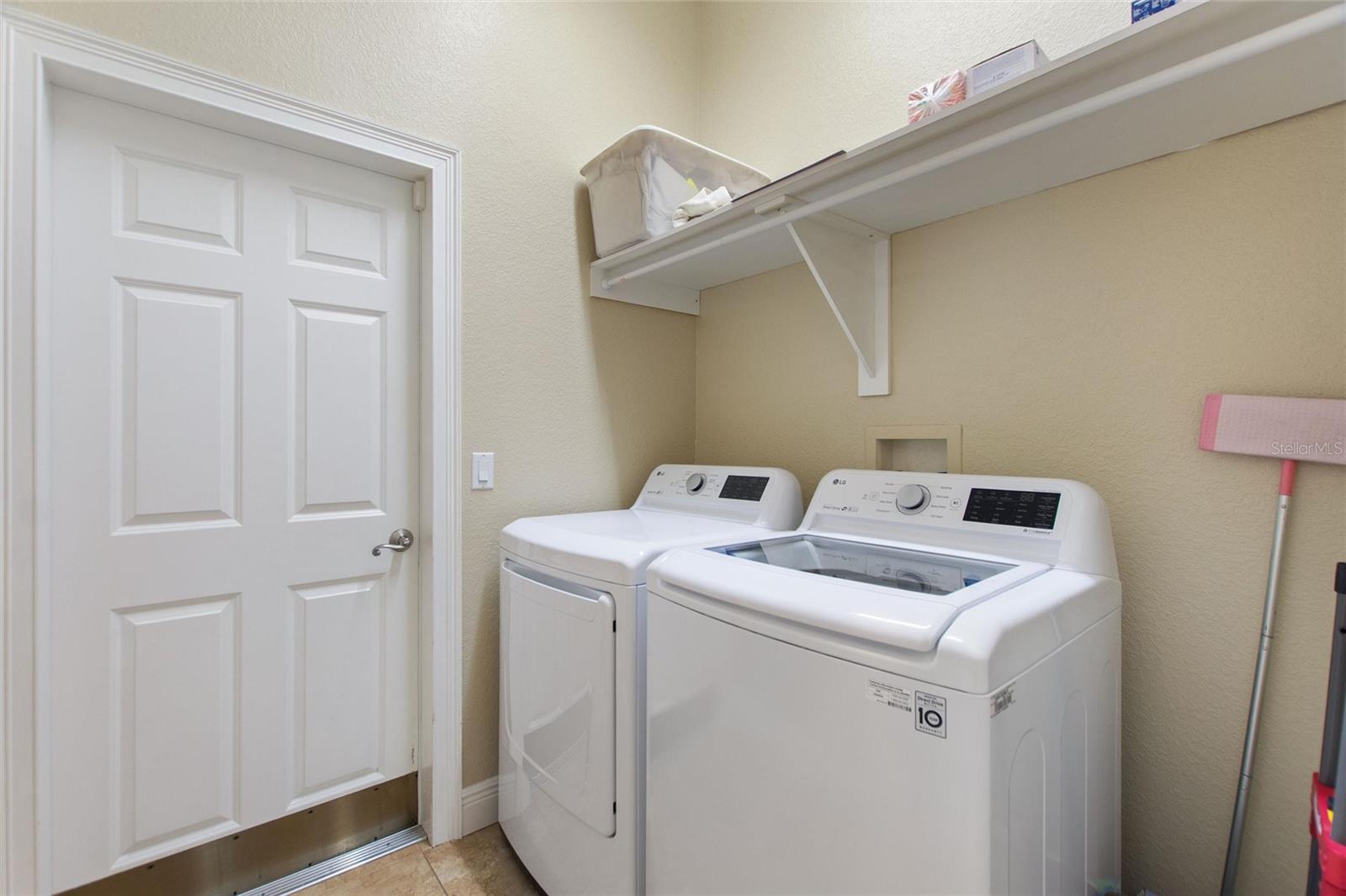 Laudry room (washer and dryer do not convey)