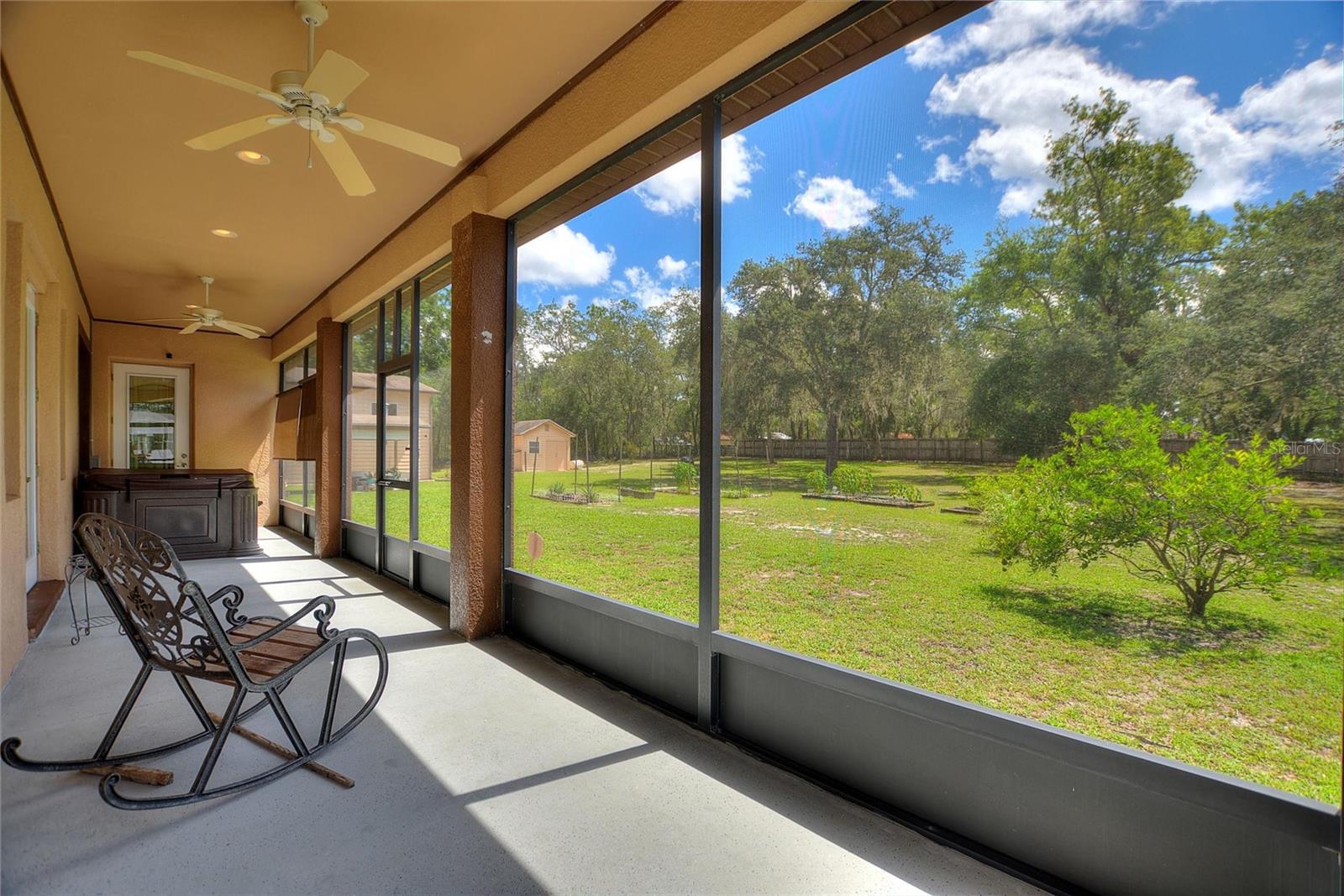 Large rear screened lanai.