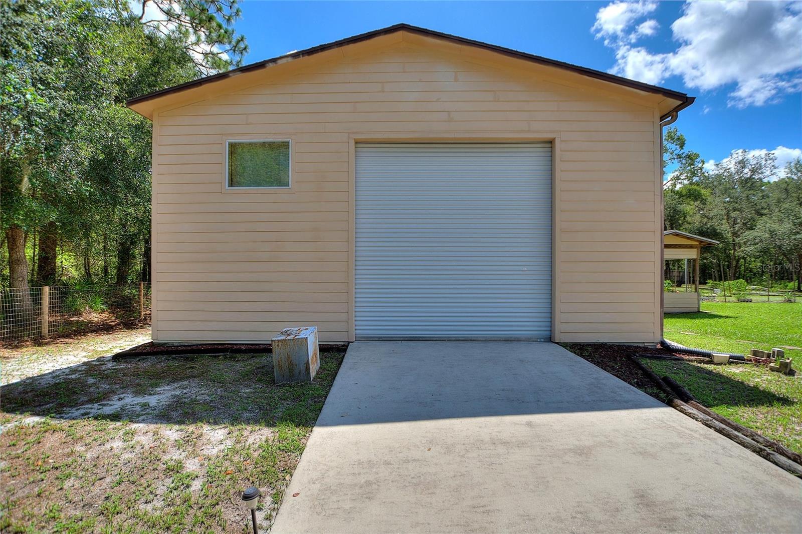 Oversized RV garage. Full RV hookup.