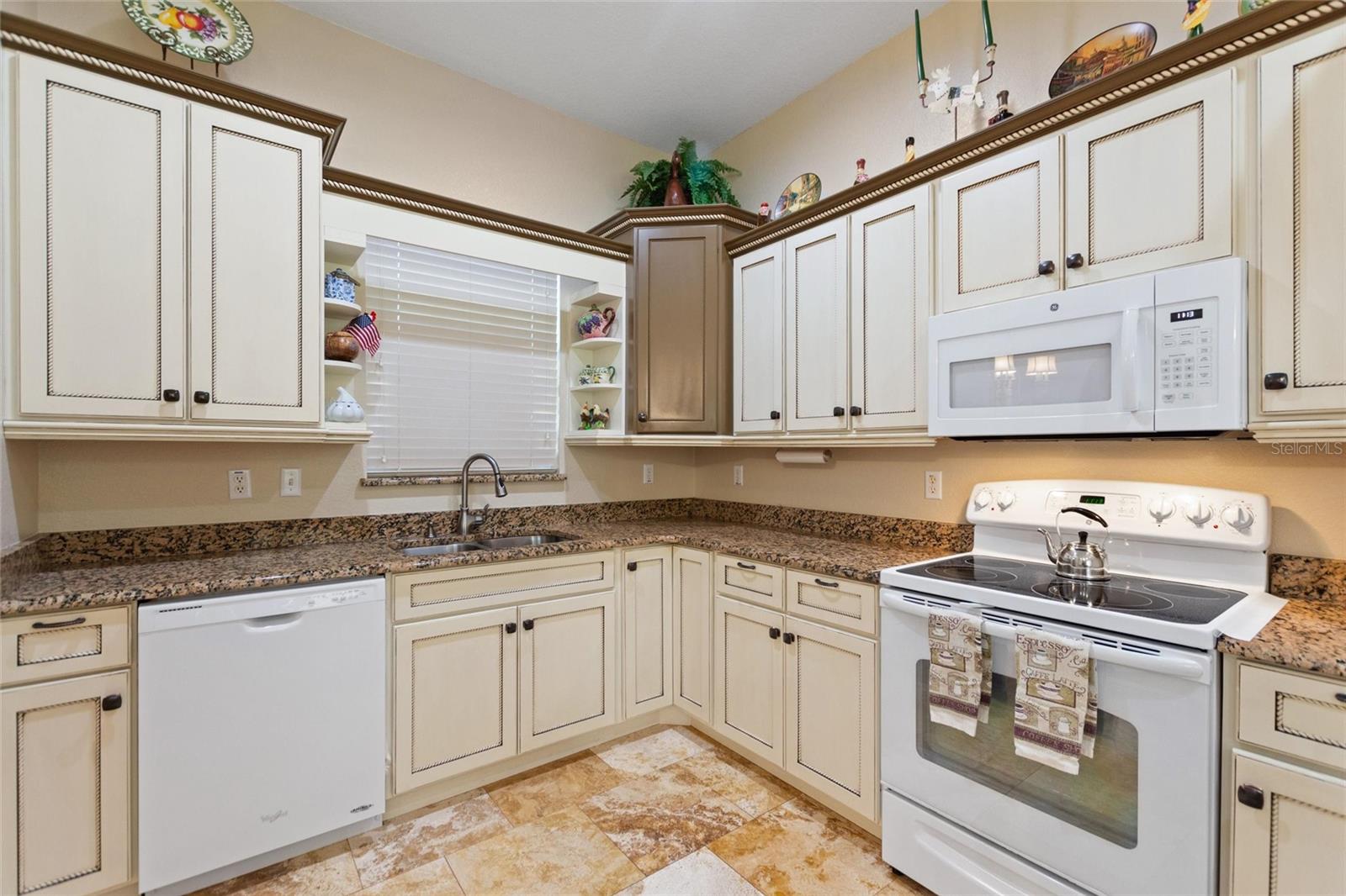 Plenty of cabinets - any home cooks dream.