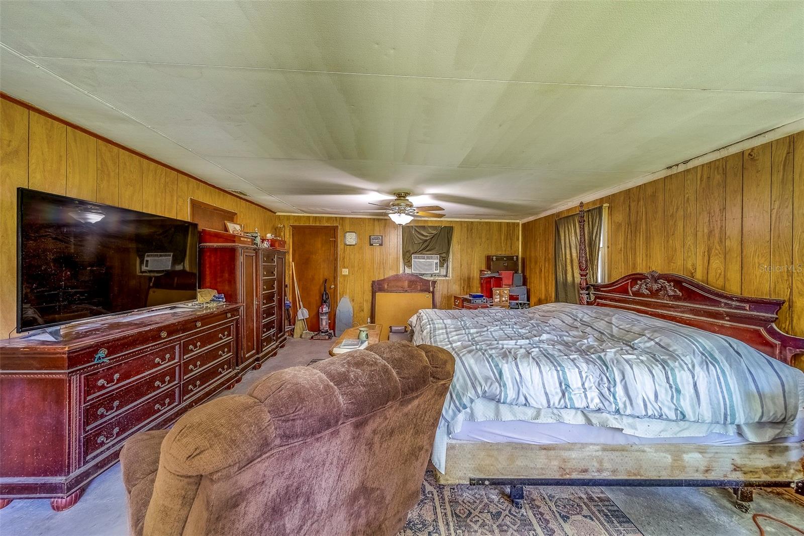 Insulated Pan Roof, Room has Central Air and Heat