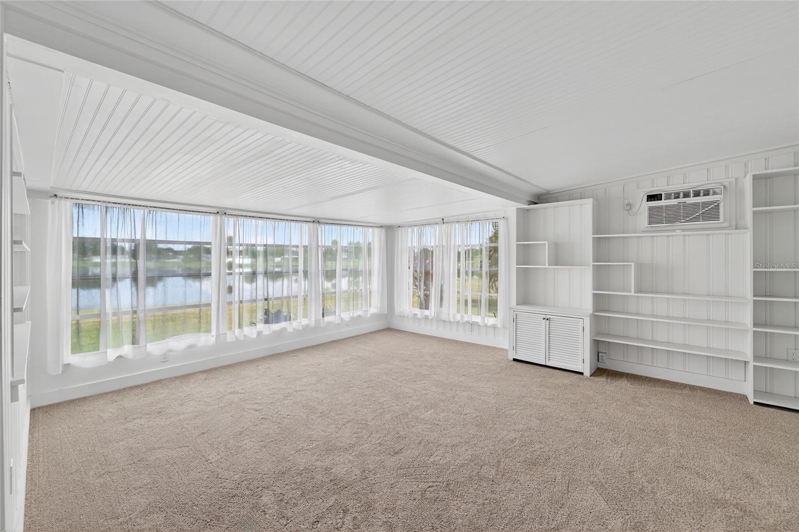 Bonus room overlooks Swan Lake
