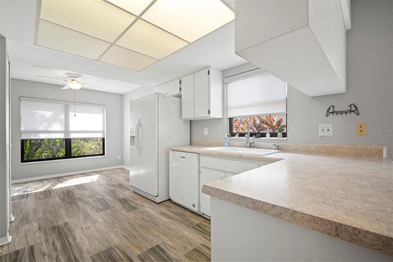 Kitchen w/Touch Blinds