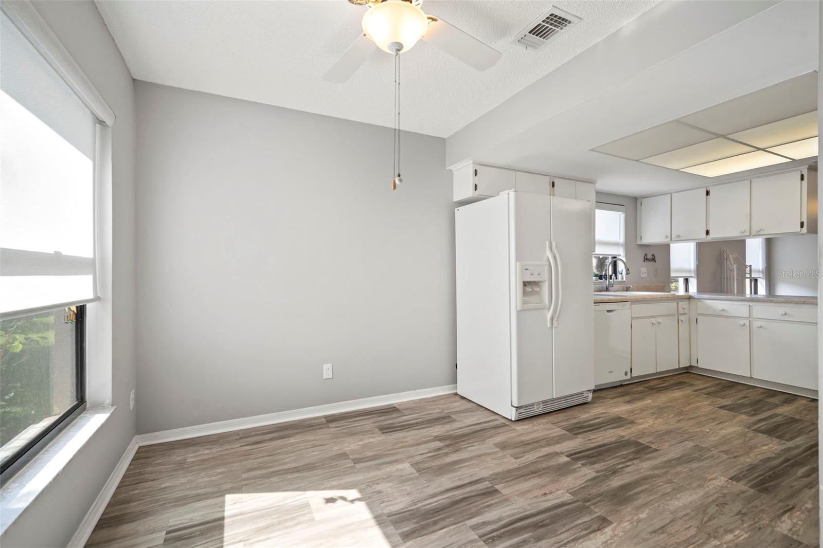 Kitchen Eating Area