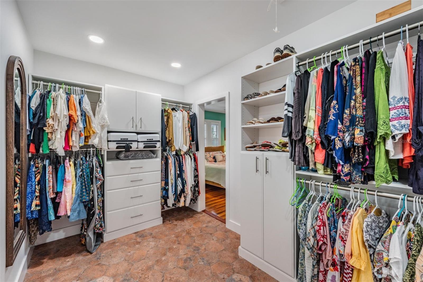 Walk in Closet 2