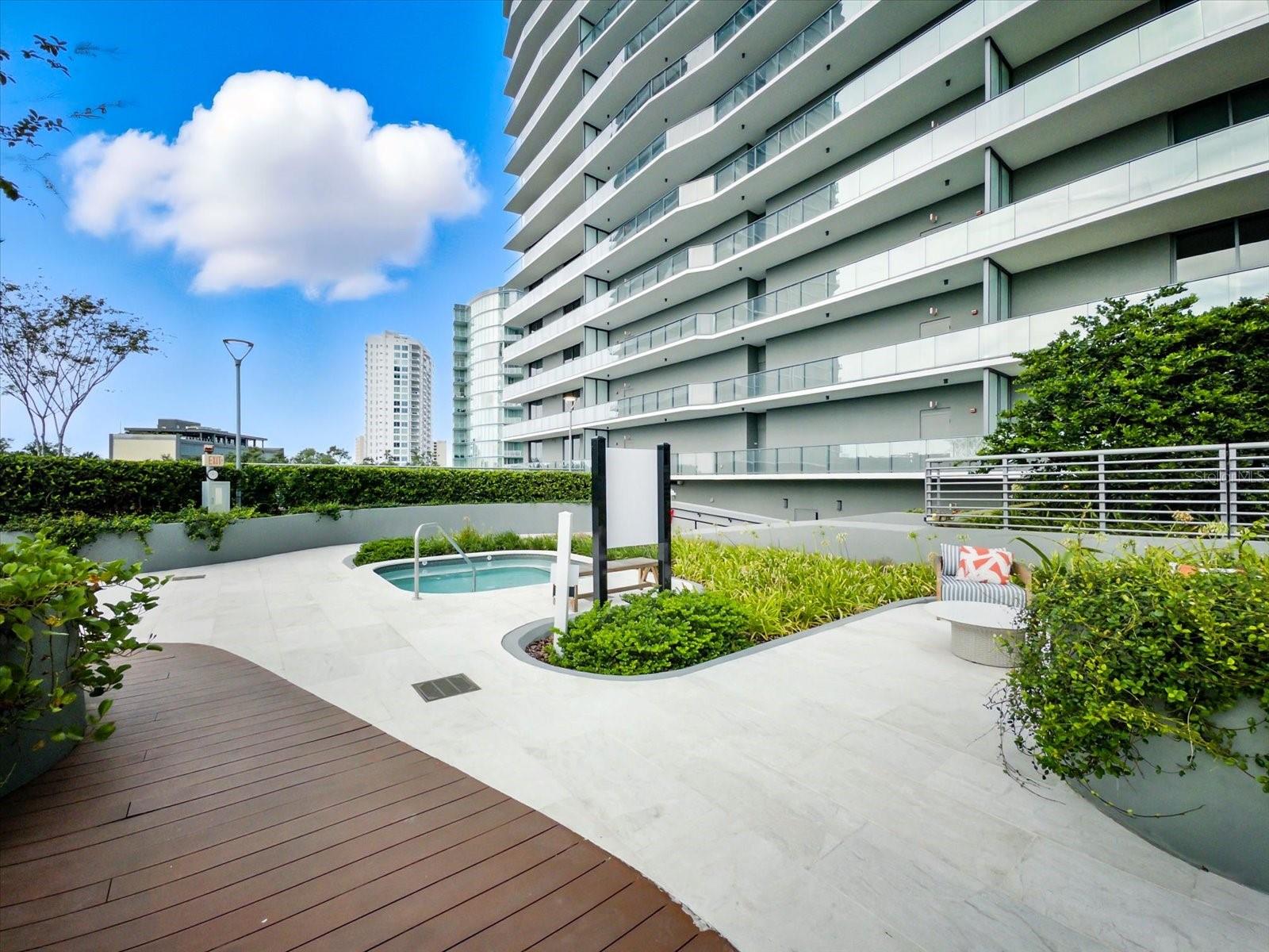 jacuzzi facing West