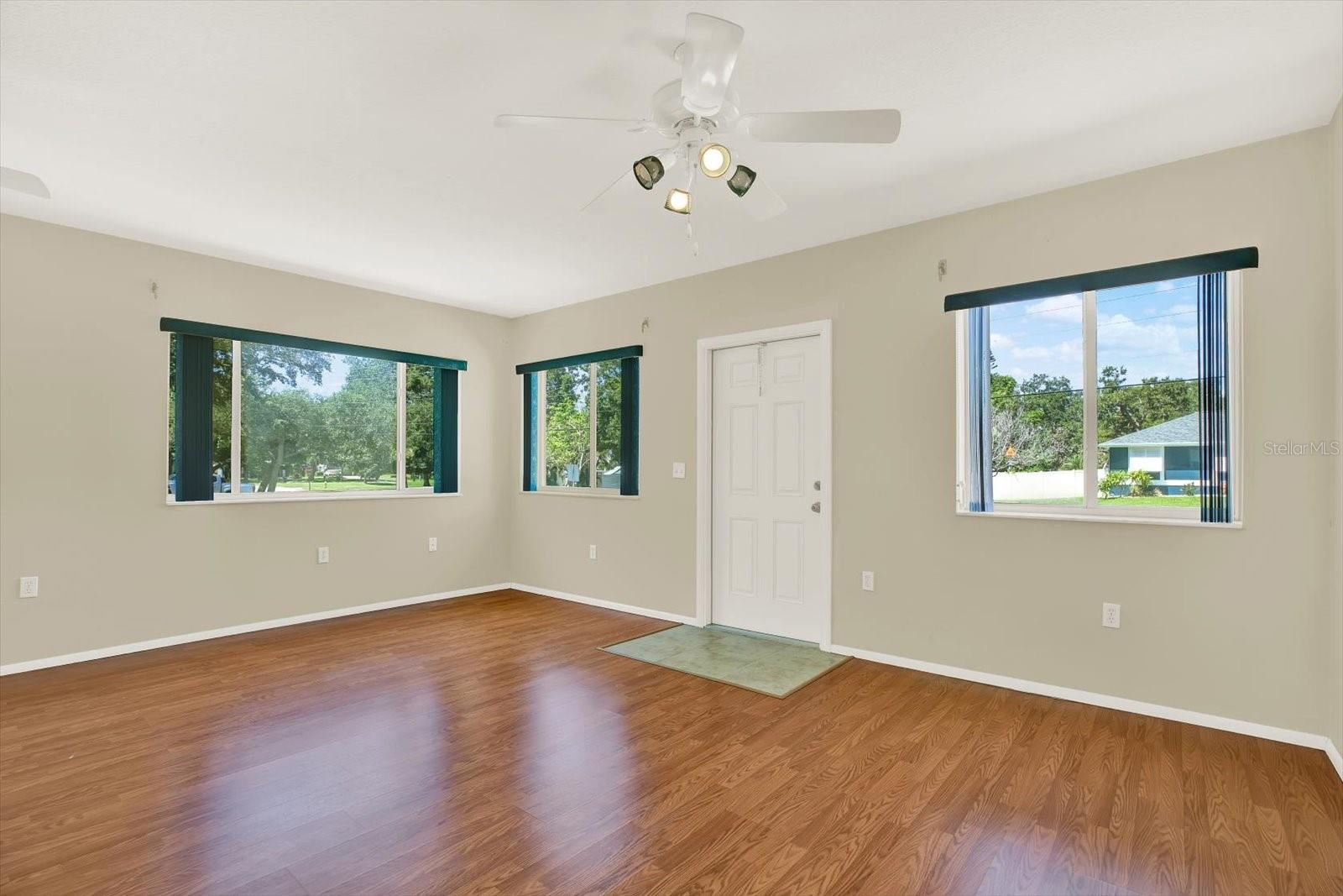 Bonus room with private, external entrance.