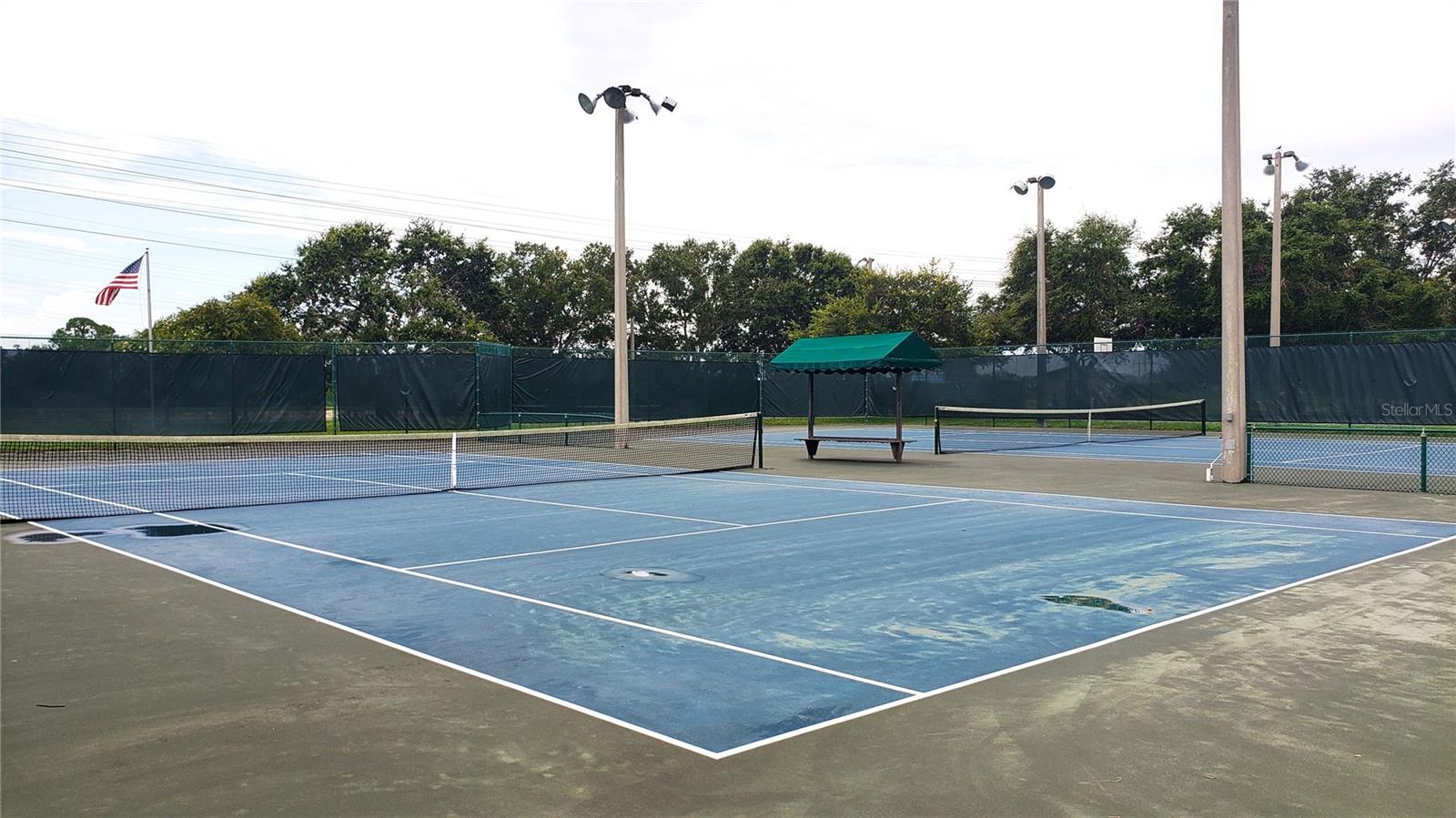 lighted tennin courts