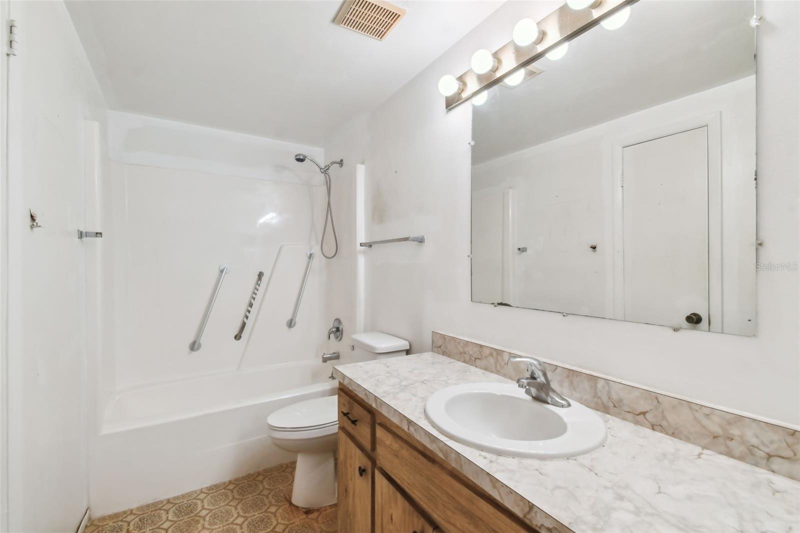 2nd Bathroom