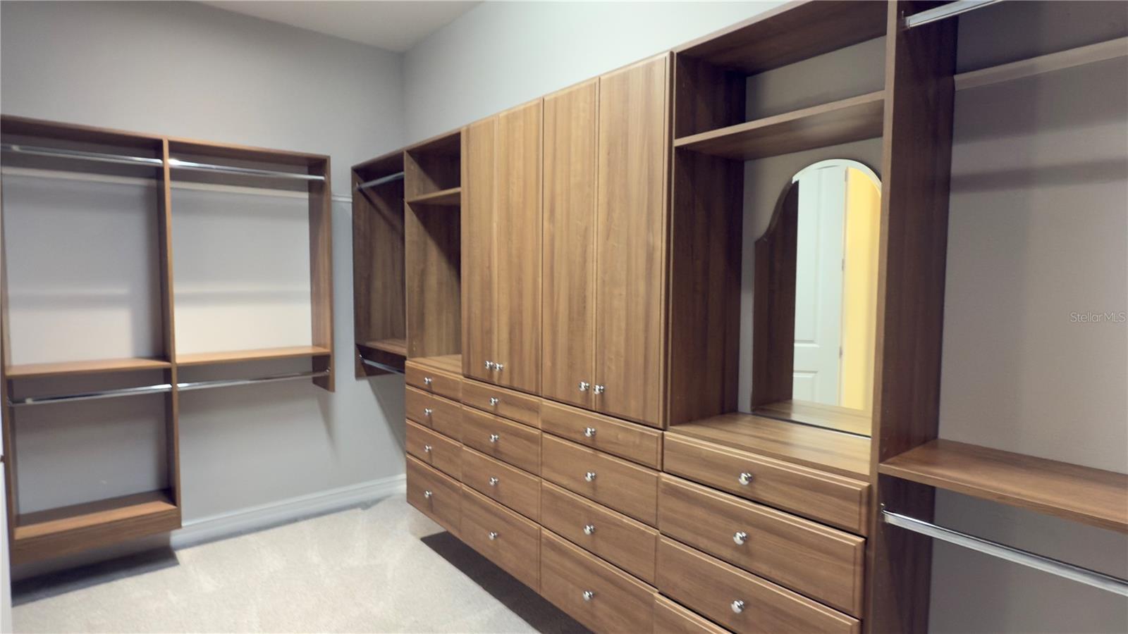 Master Walkin Closet