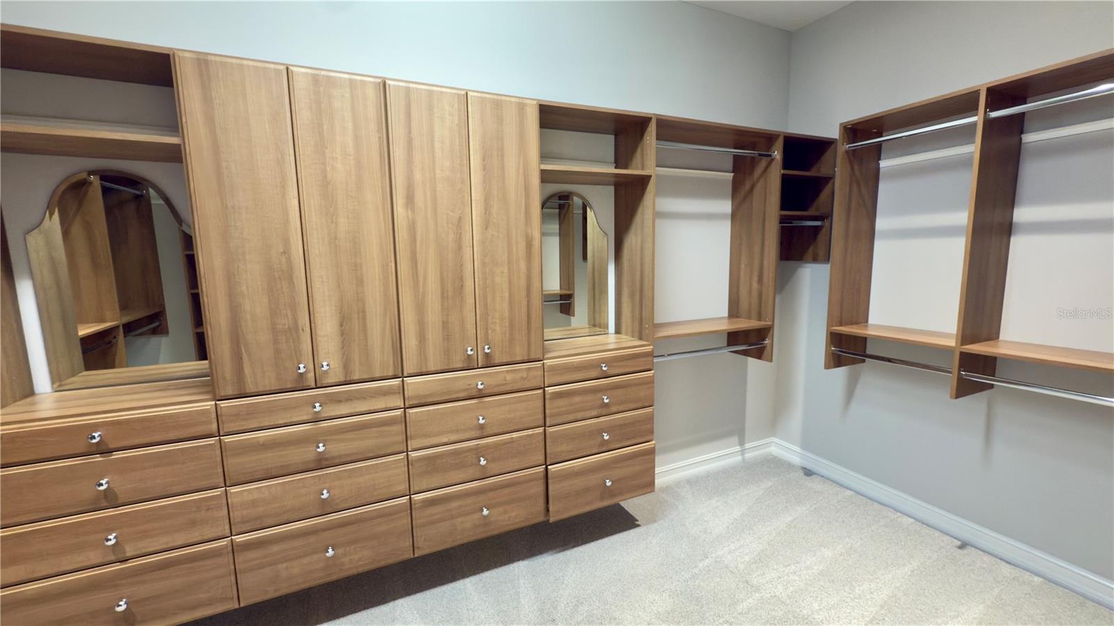 Master Walkin Closet