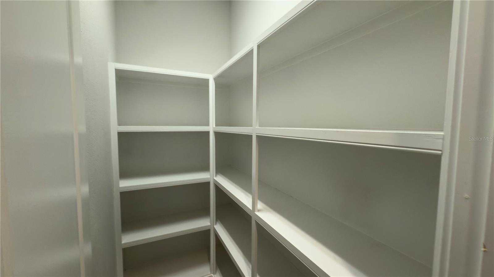Kitchen Walkin Closet