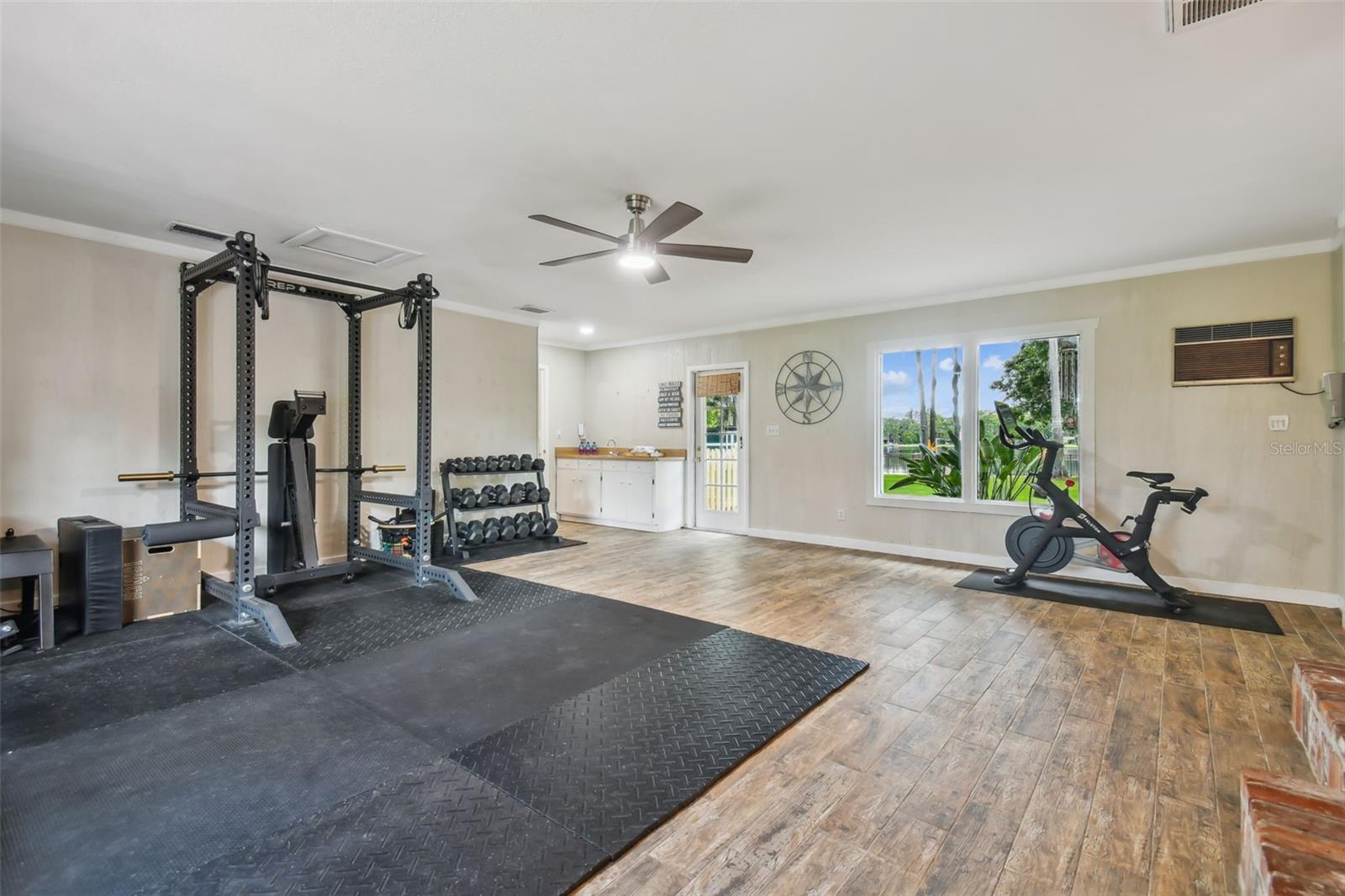 Huge bonus room