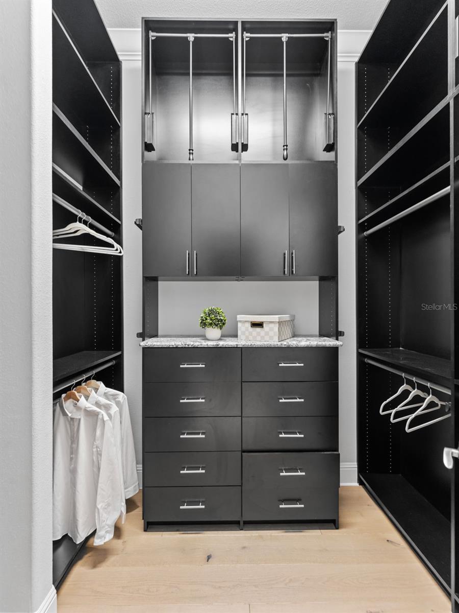 walk-in closet 1