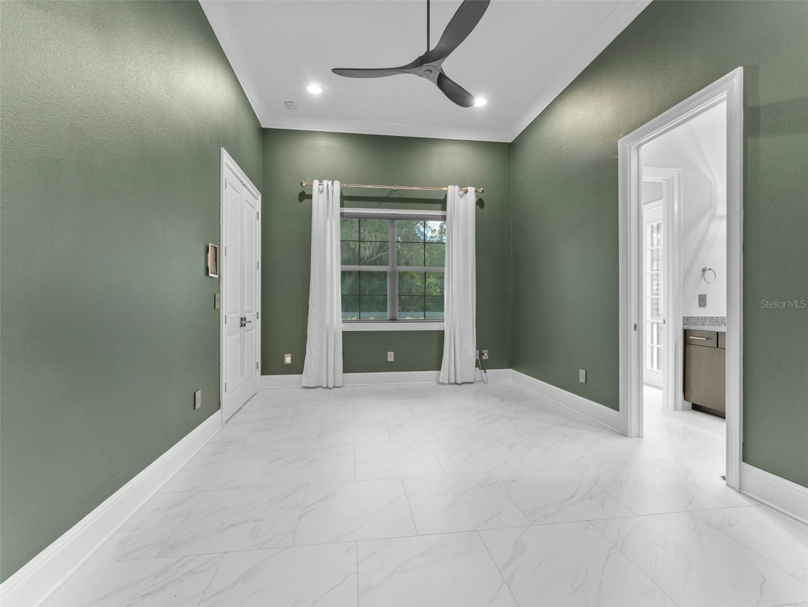 Office/bonus room/bedroom