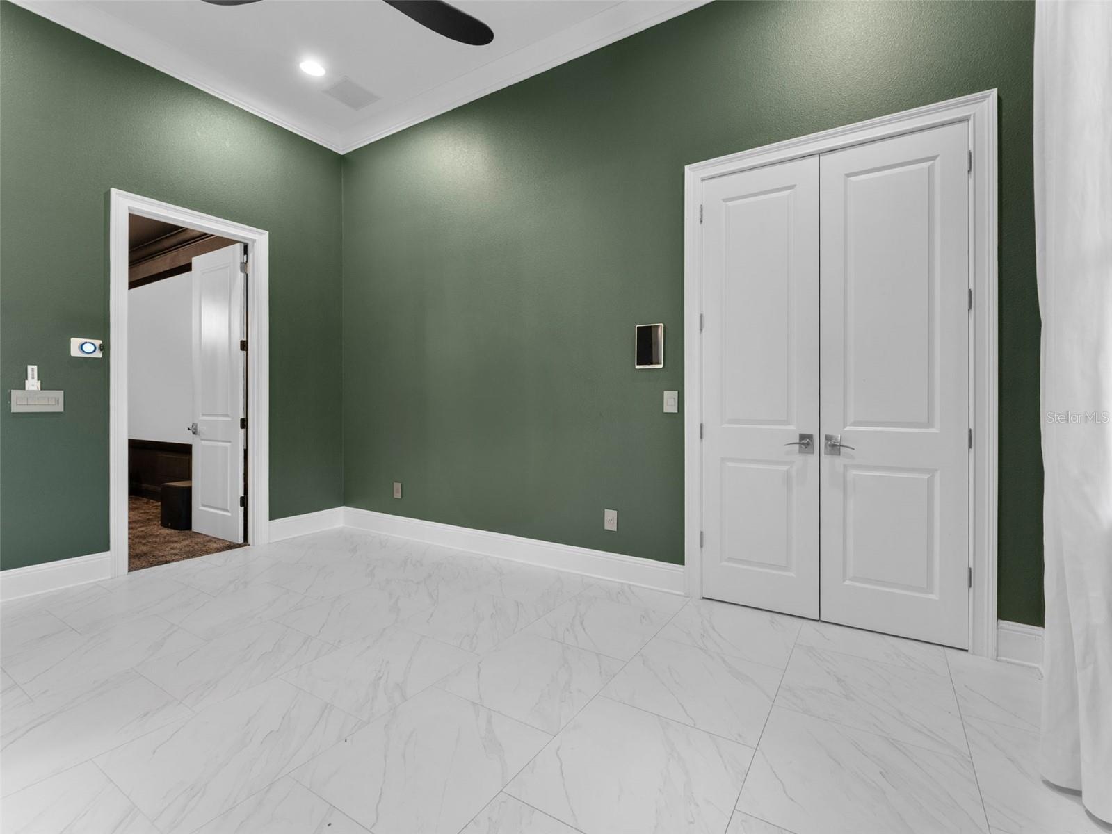 Office/bonus room/bedroom