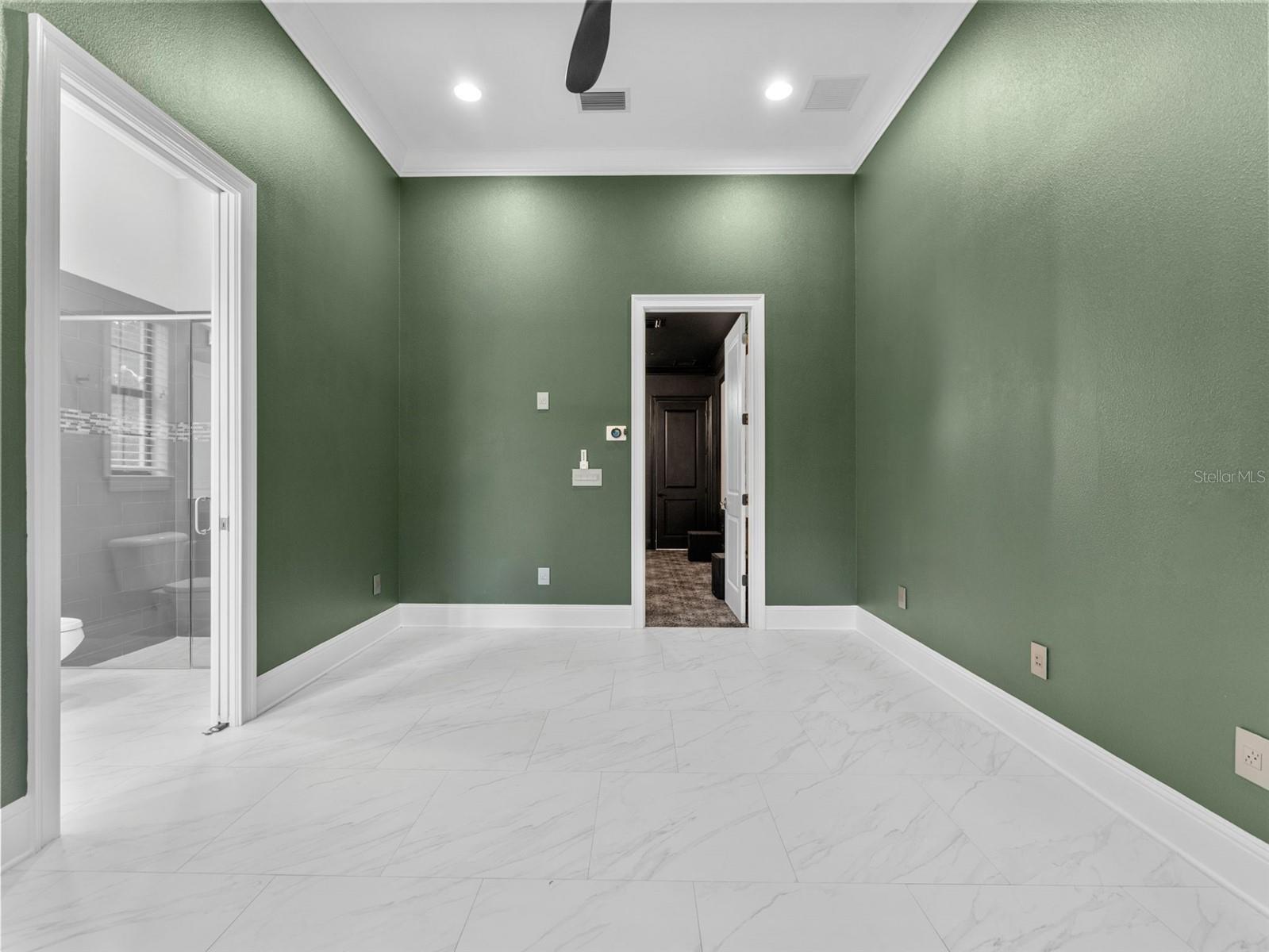Office/bonus room/bedroom