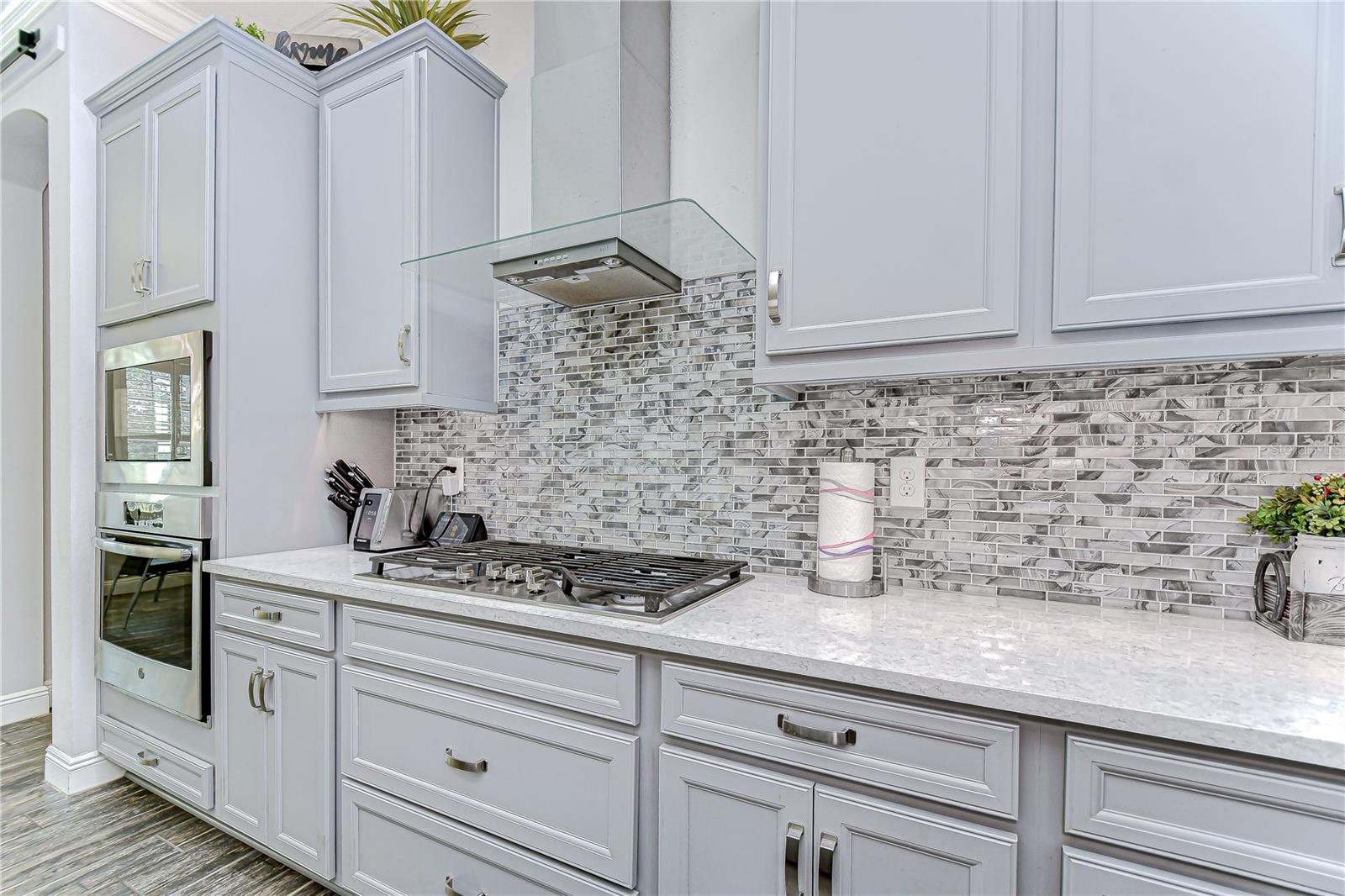 Gas range and beautiful back splash!
